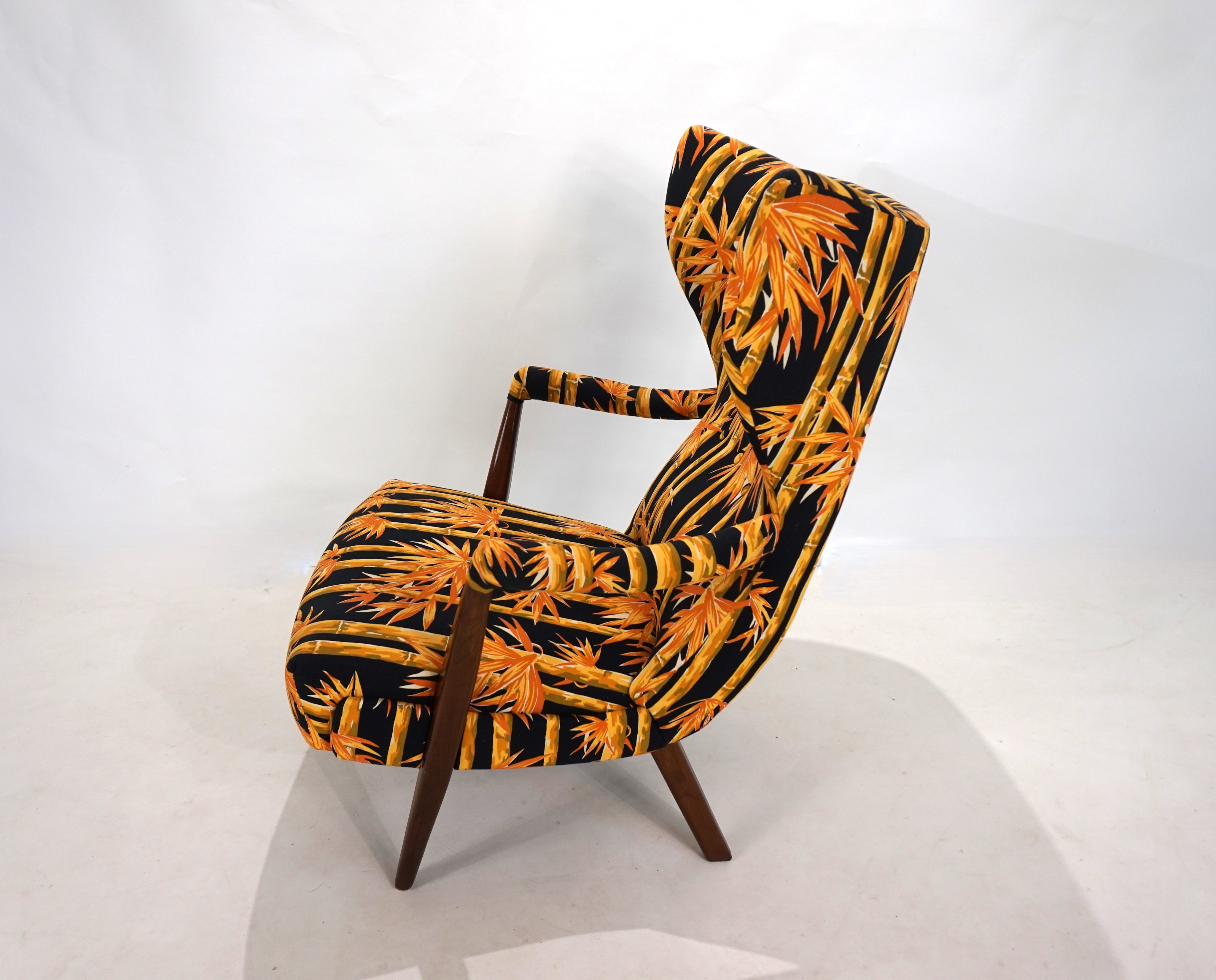 Scandinavian_lounge_chair_Wingchair,_1960