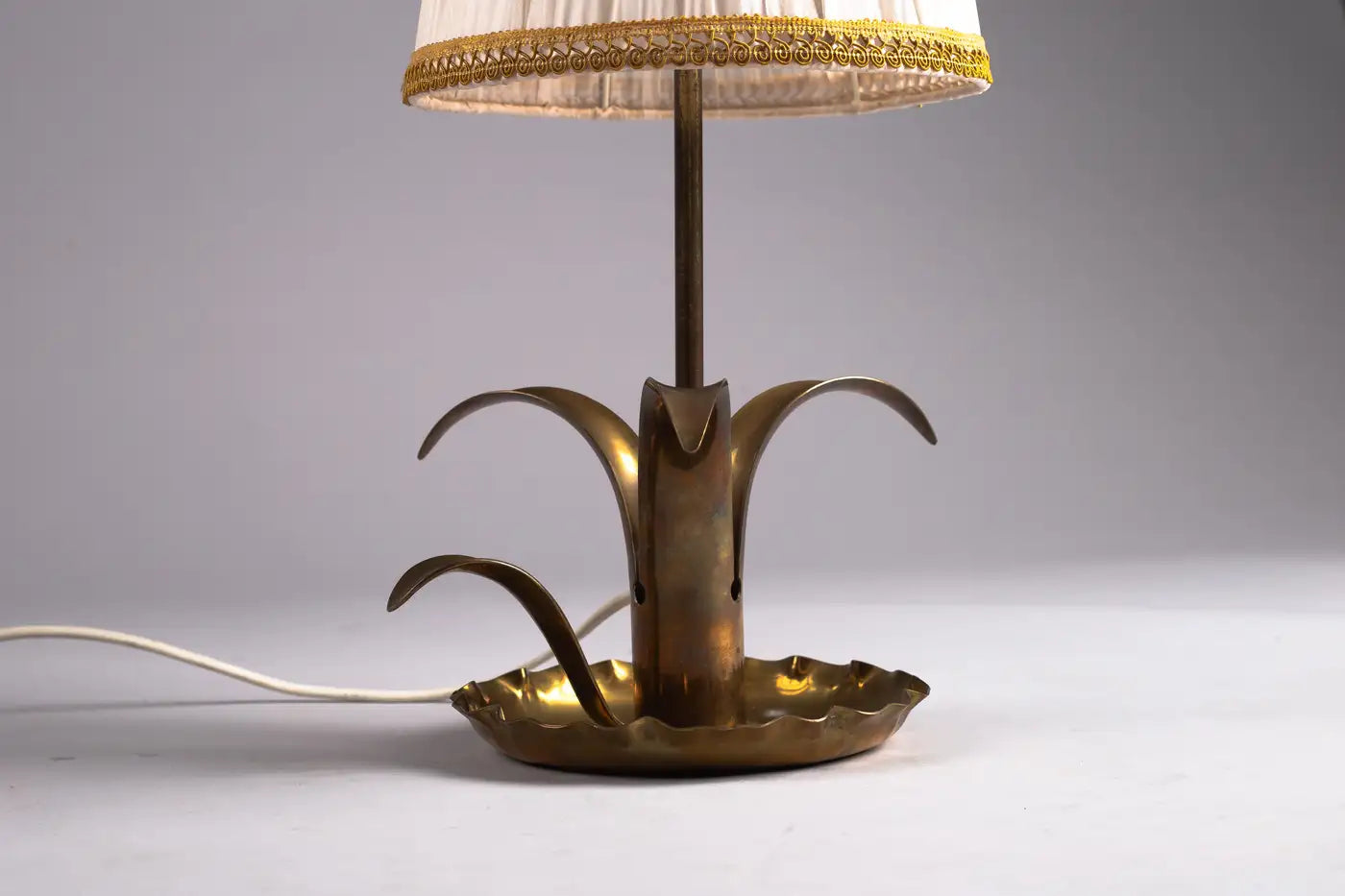 Scandinavian_Modern_Brass_Table_Lamp_“Liljan”,_1950s
