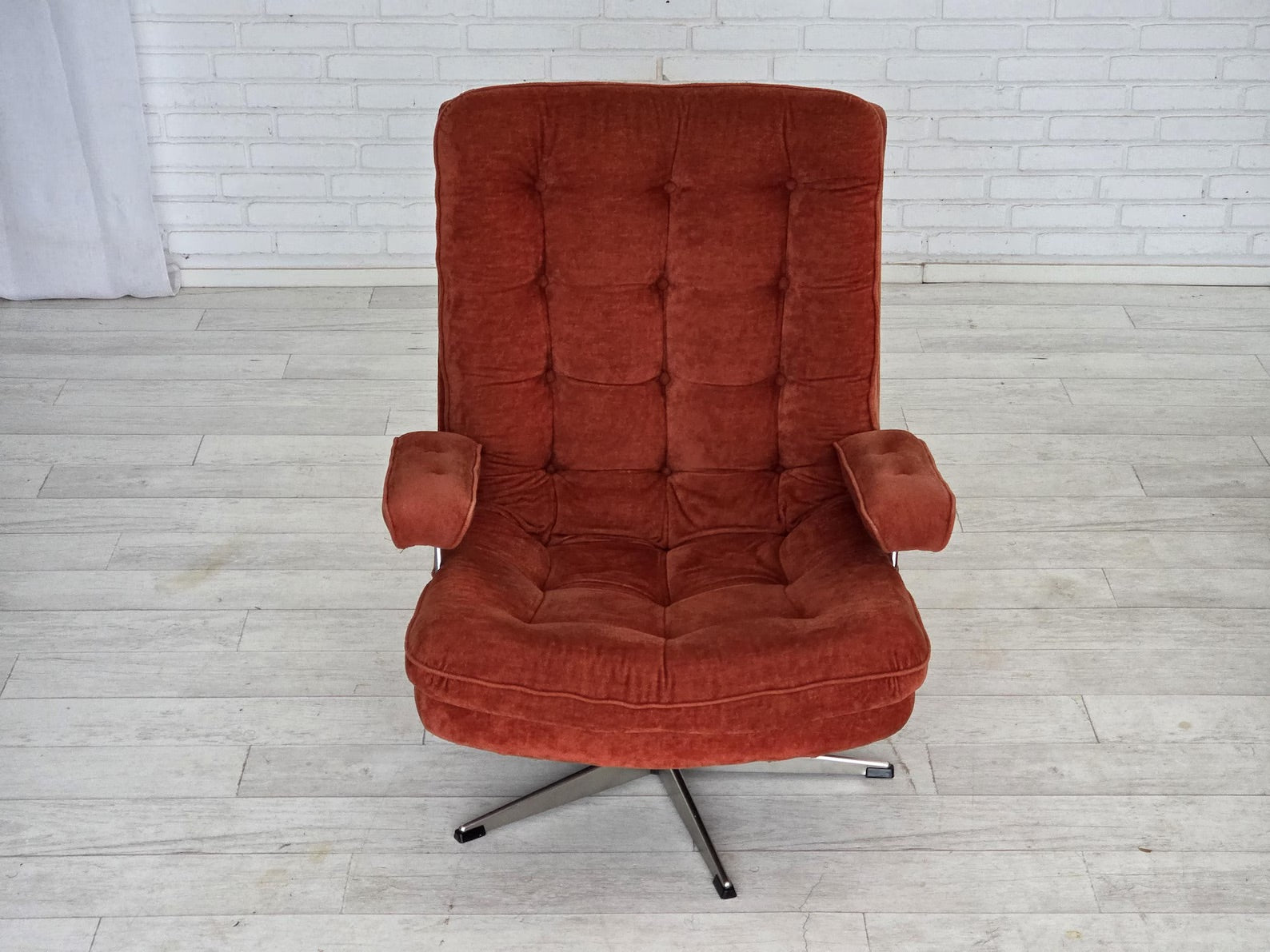 Swedish_Velour_Swivel_Armchair_by_Ulferts_Möbler,_1970s,_Sweden