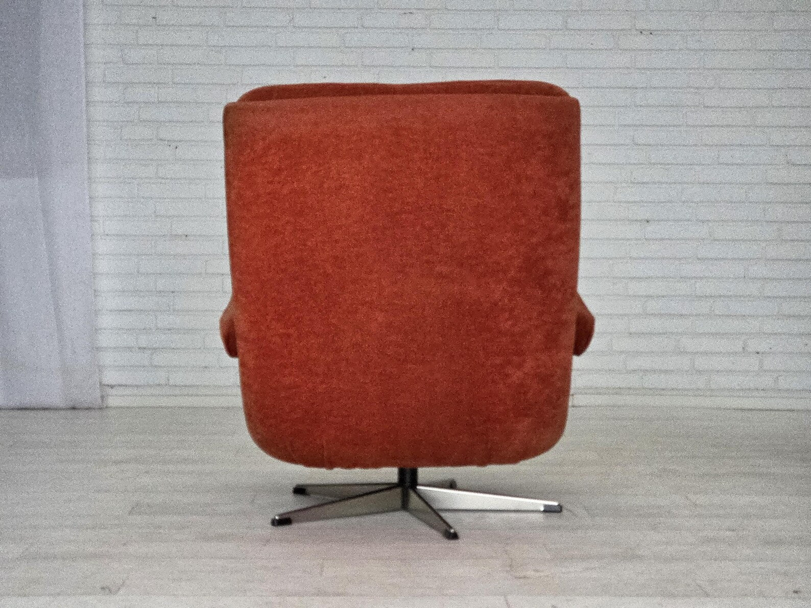 Swedish_Velour_Swivel_Armchair_by_Ulferts_Möbler,_1970s,_Sweden