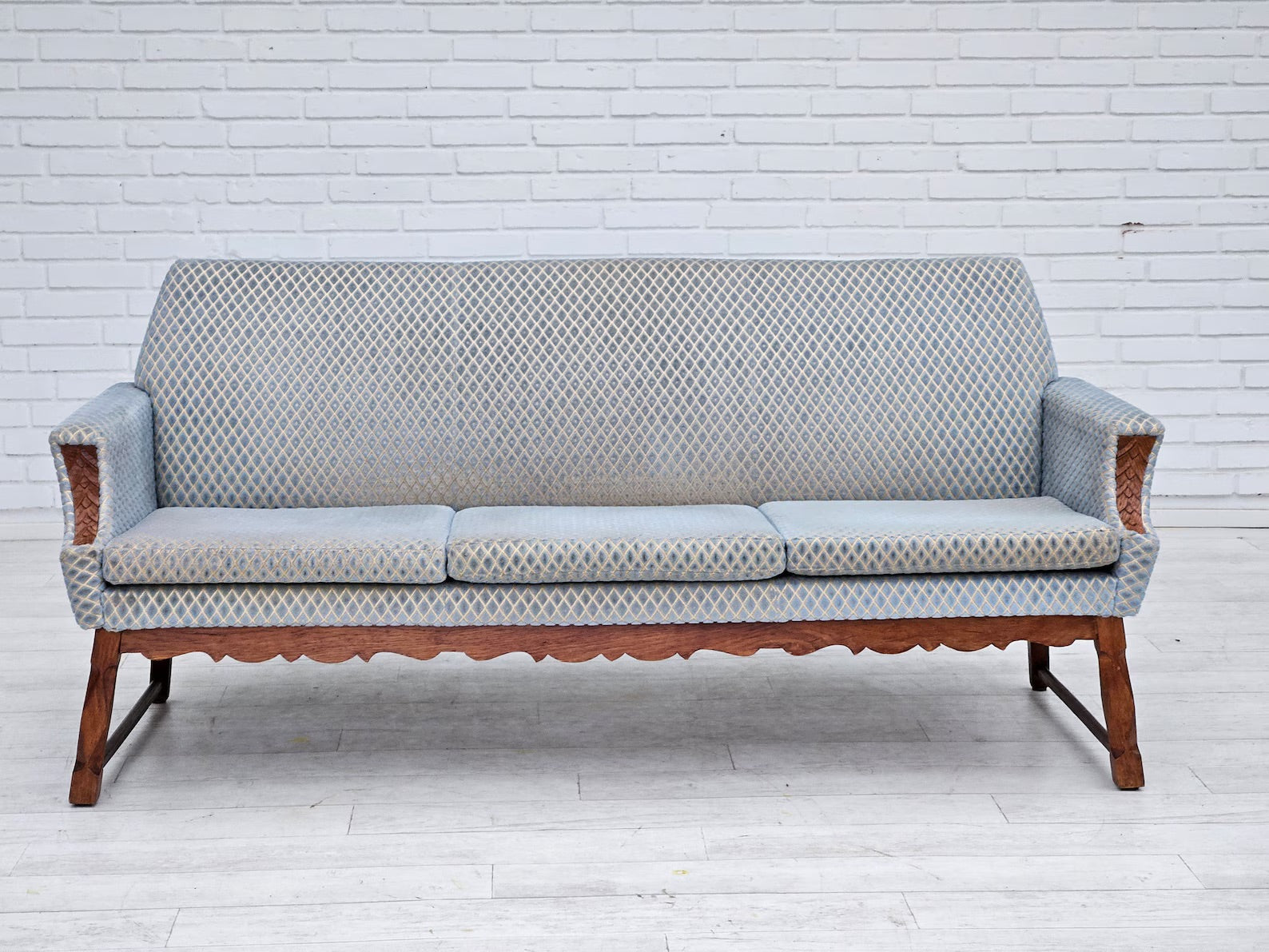 Scandinavian_Modern_Three-Seater_Sofa,_1970s_Denmark