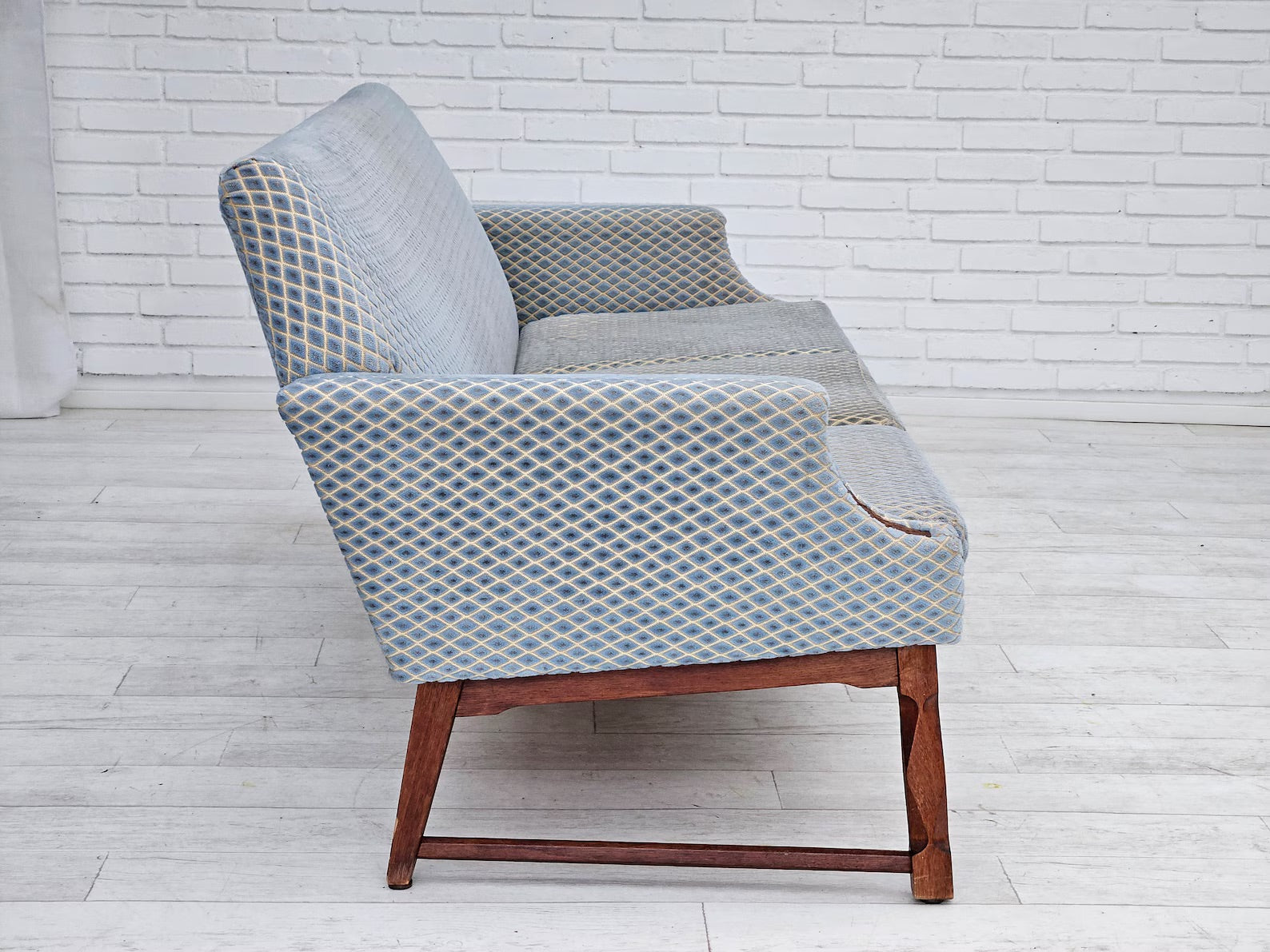 Scandinavian_Modern_Three-Seater_Sofa,_1970s_Denmark