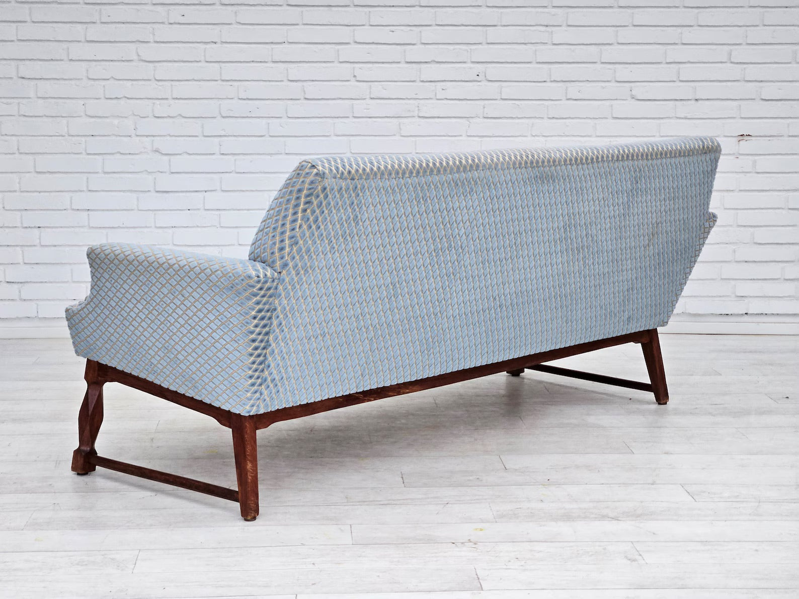 Scandinavian_Modern_Three-Seater_Sofa,_1970s_Denmark