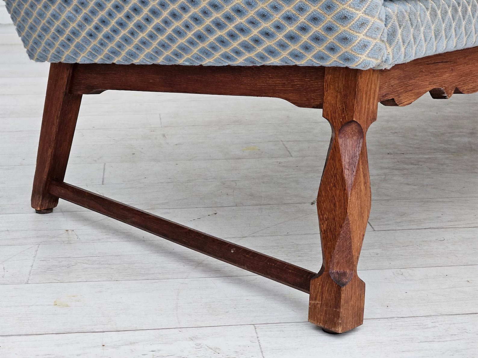Scandinavian_Modern_Three-Seater_Sofa,_1970s_Denmark