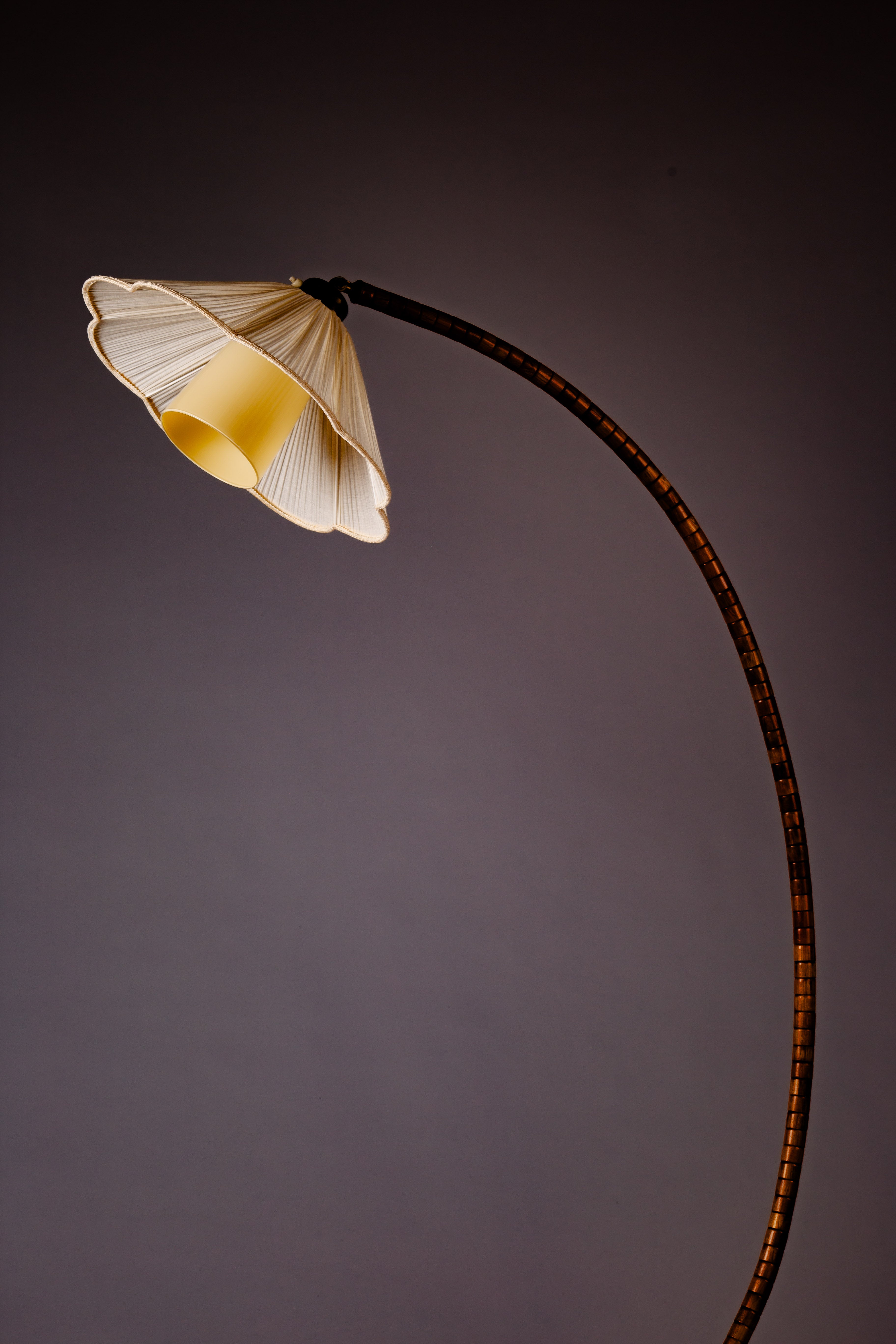 Scandinavian_Modern_wooden_curved_floor_lamp_Narcissus,_c_1940s,_Sweden
