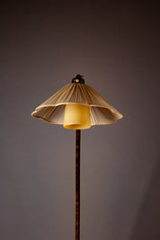 Scandinavian_Modern_wooden_curved_floor_lamp_Narcissus,_c_1940s,_Sweden