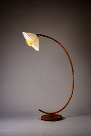 Scandinavian_Modern_wooden_curved_floor_lamp_Narcissus,_c_1940s,_Sweden