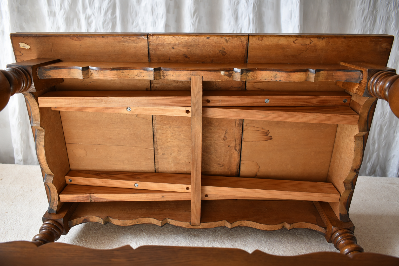 Scandinavian_Modern_Oak_Draw-Leaf_Extending_Coffee_Table_with_Baluster_Legs,_circa_1960s-1970s