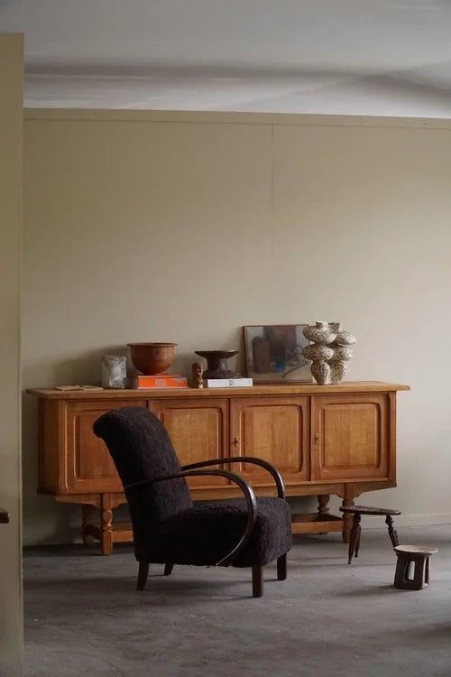 Scandinavian_Minimalist_Wooden_Bench