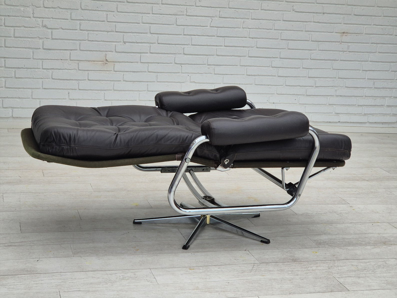 Scandinavian_Swivel_Chair,_Upholstered_Seating,_1970s_Denmark