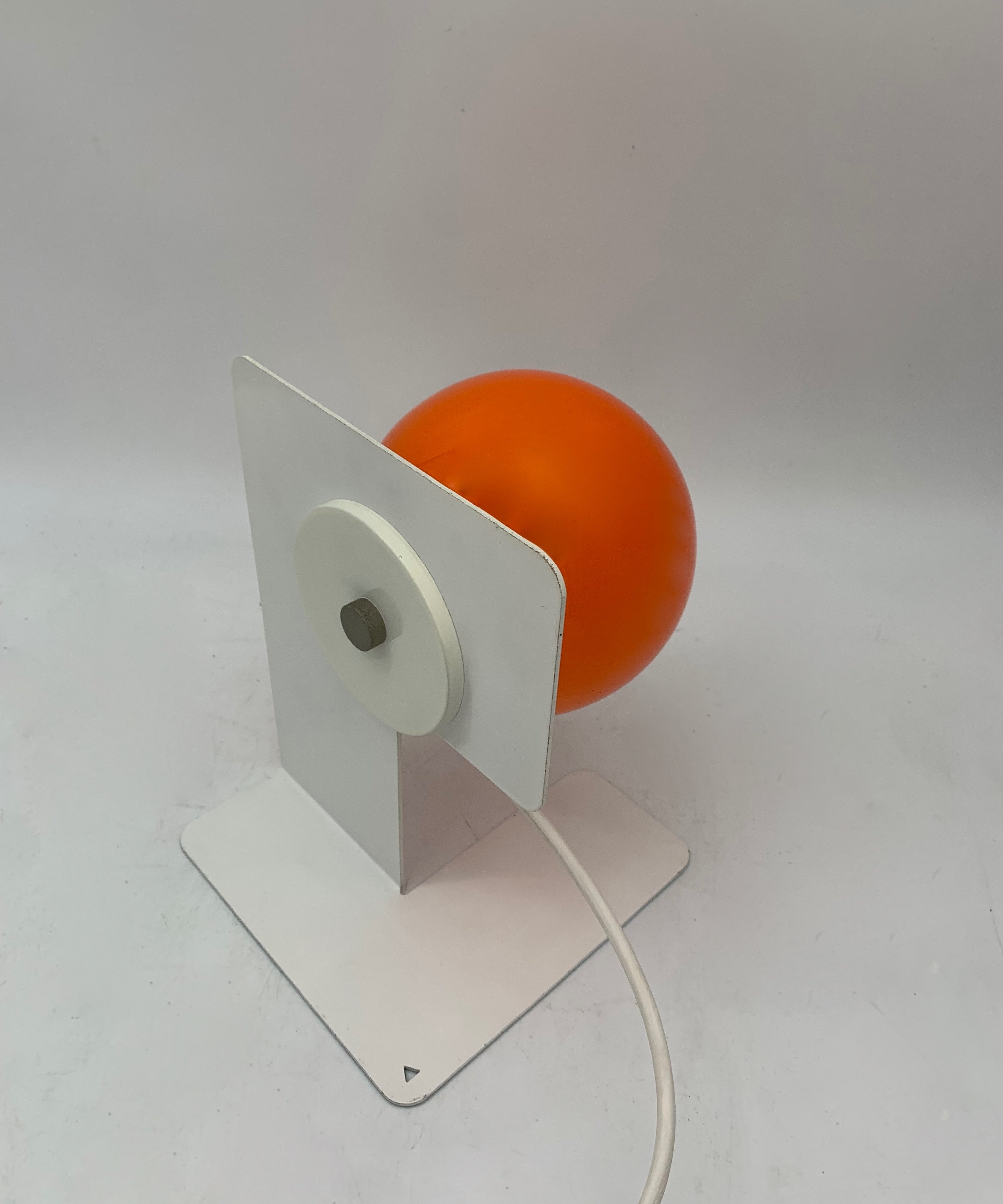 Minimalist_White_Metal_and_Orange_Glass_Table_Lamp_Attributed_to_Sciolari