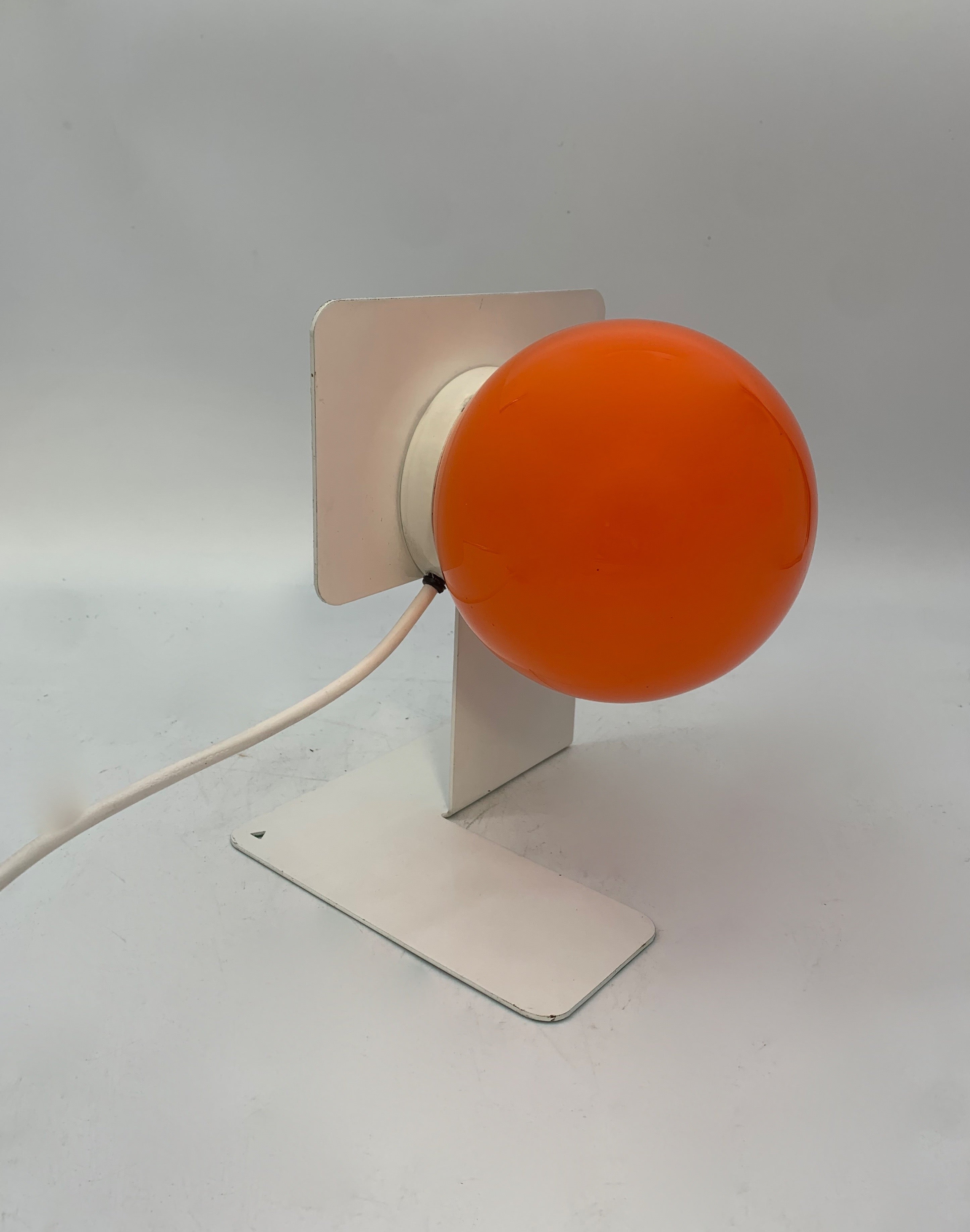 Minimalist_White_Metal_and_Orange_Glass_Table_Lamp_Attributed_to_Sciolari