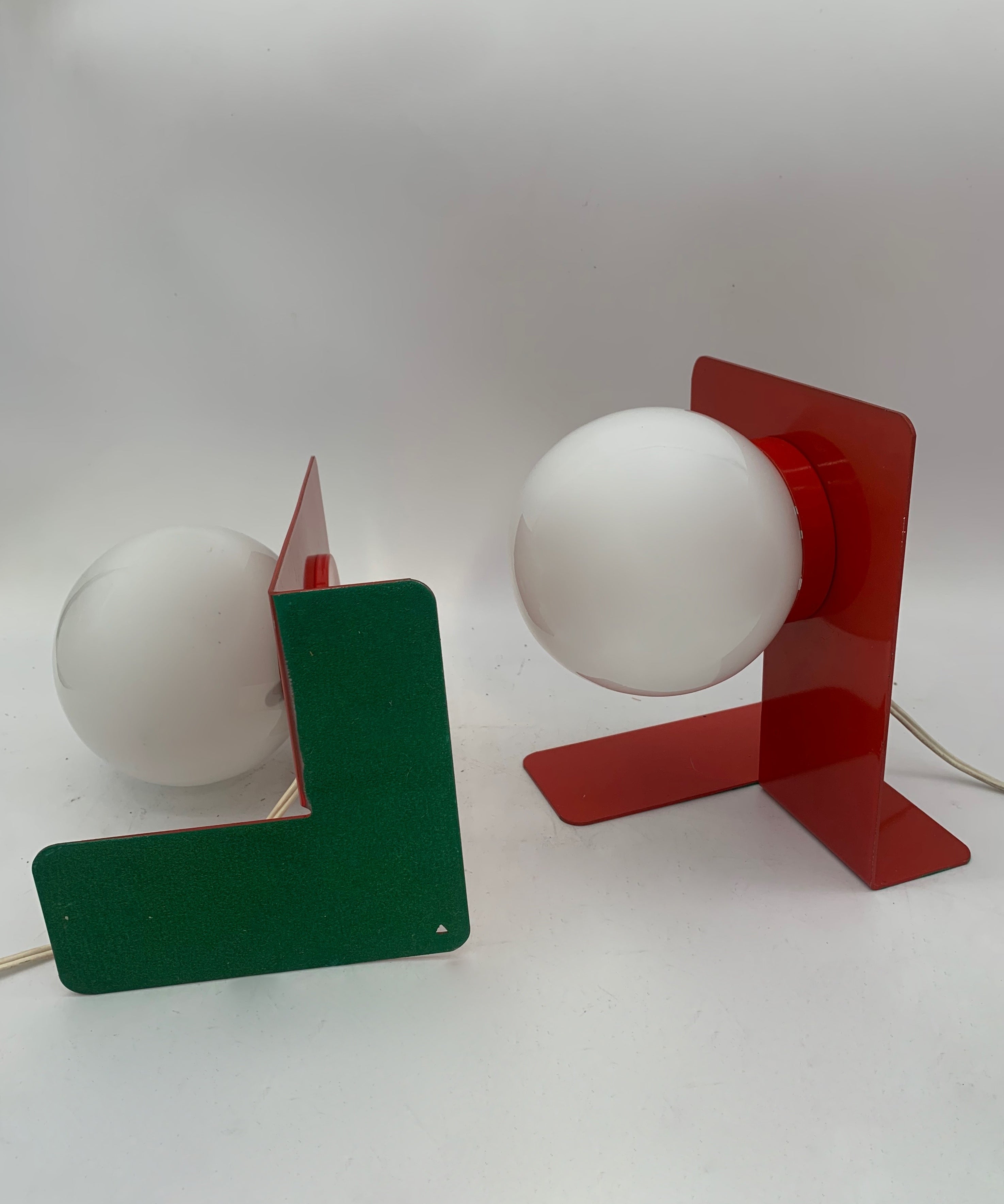 Set_of_2_Minimalist_Red_Metal_and_White_Glass_Table_Lamps_Attributed_to_Sciolari,_Italian_Modern_Design