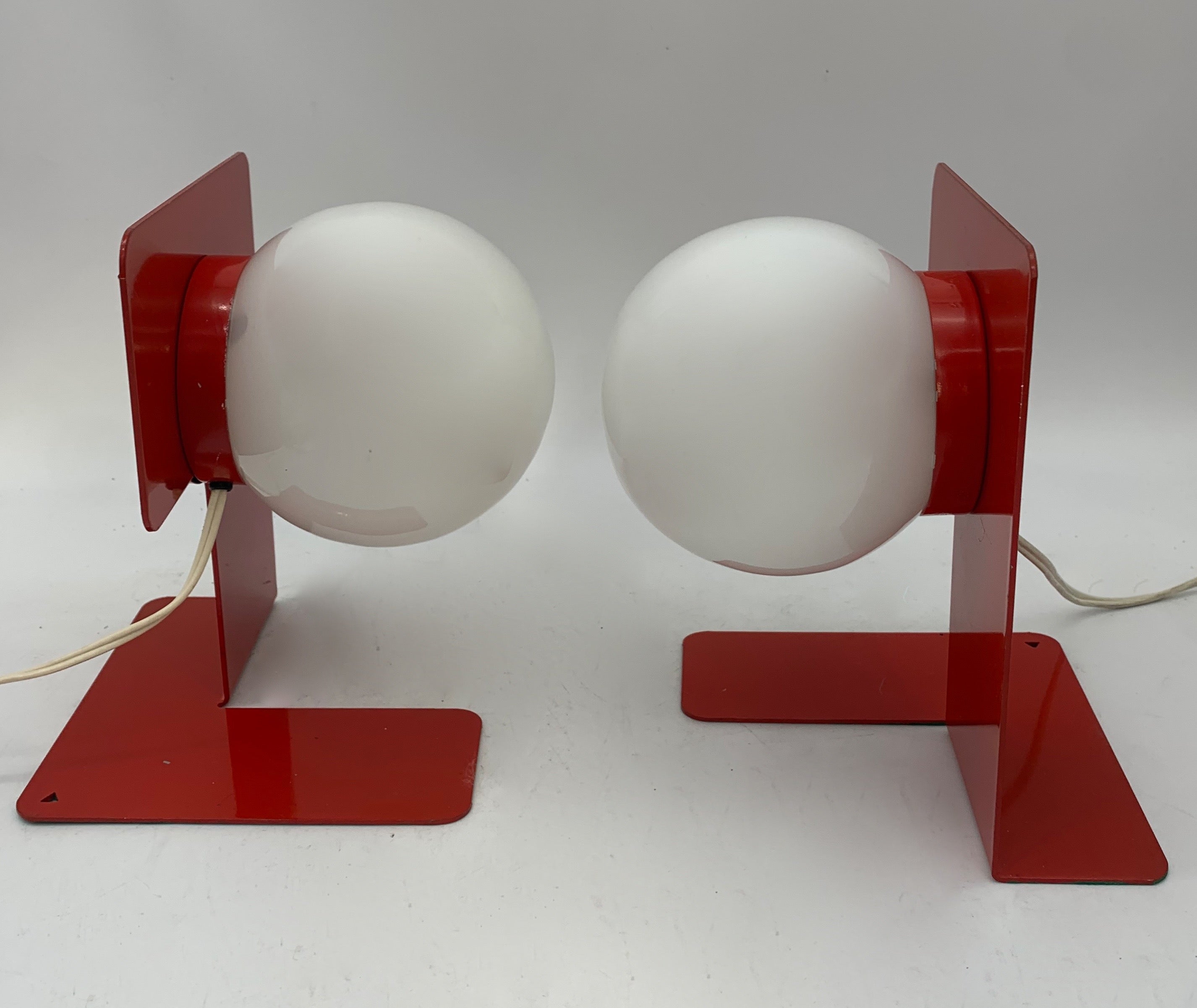 Set_of_2_Minimalist_Red_Metal_and_White_Glass_Table_Lamps_Attributed_to_Sciolari,_Italian_Modern_Design