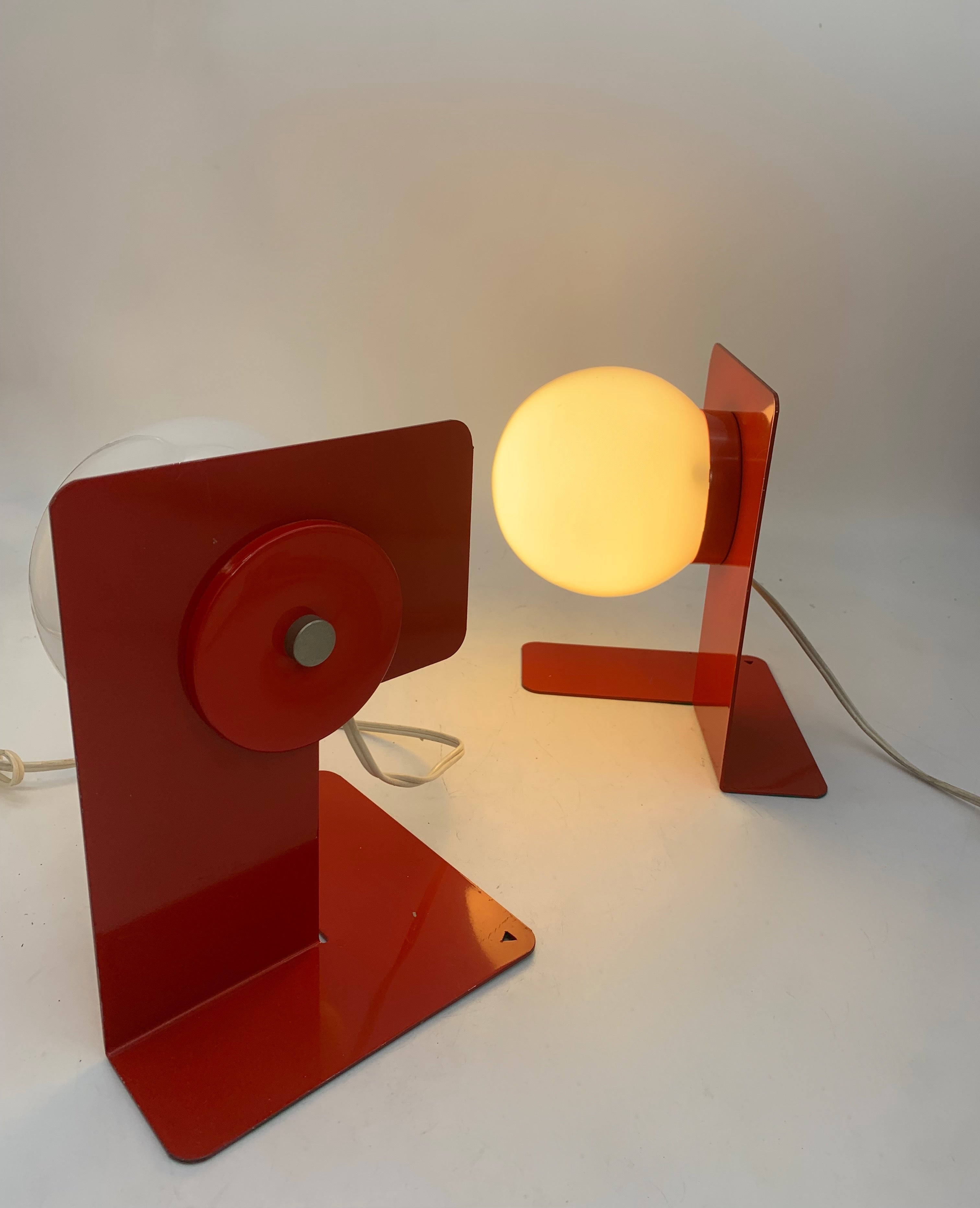 Set_of_2_Minimalist_Red_Metal_and_White_Glass_Table_Lamps_Attributed_to_Sciolari,_Italian_Modern_Design