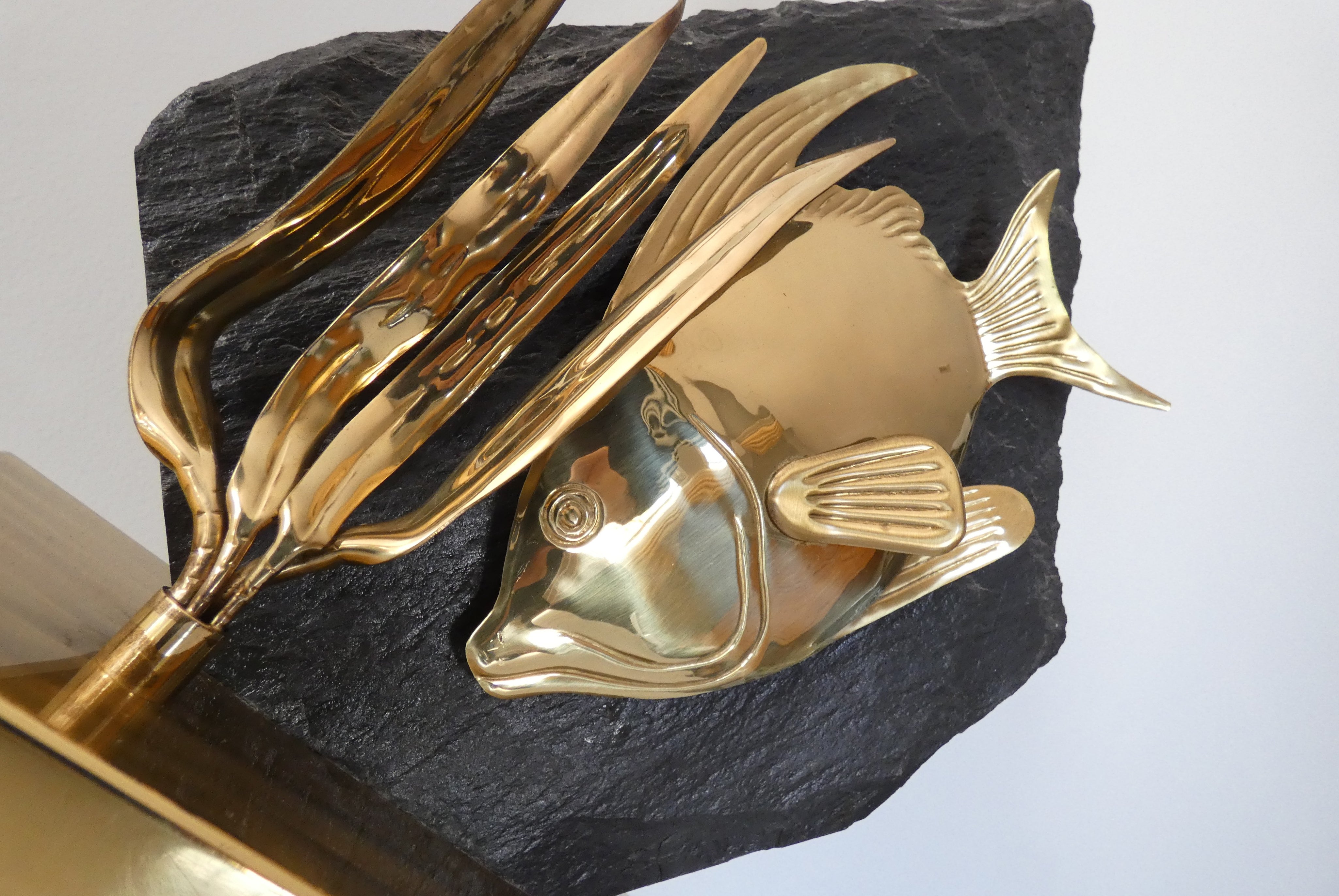 Sculptural_Brass_Fish_and_Black_Stone_Lamp,_1970s