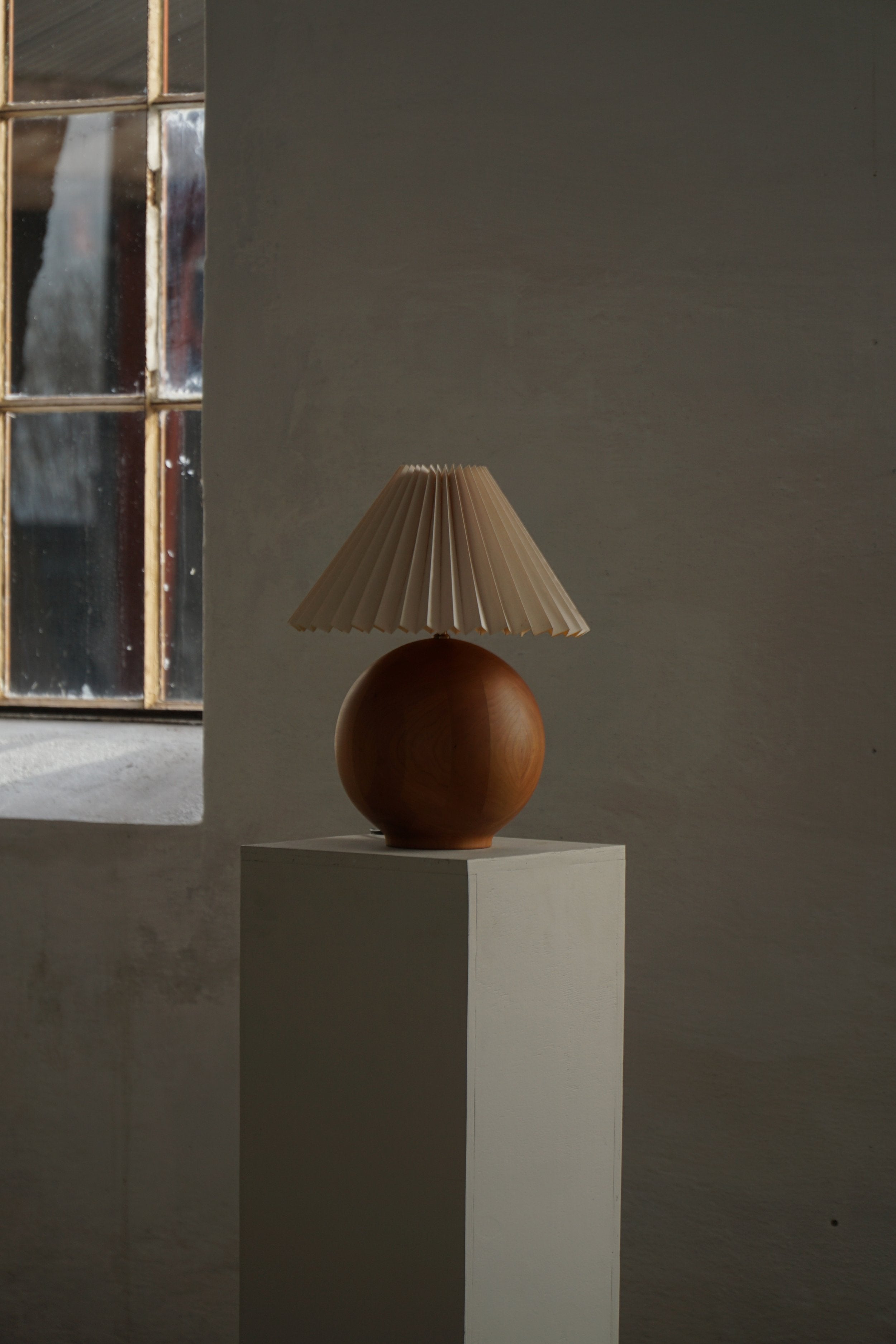 Sculptural_Dark_Wood_Sphere_Table_Lamp,_1980