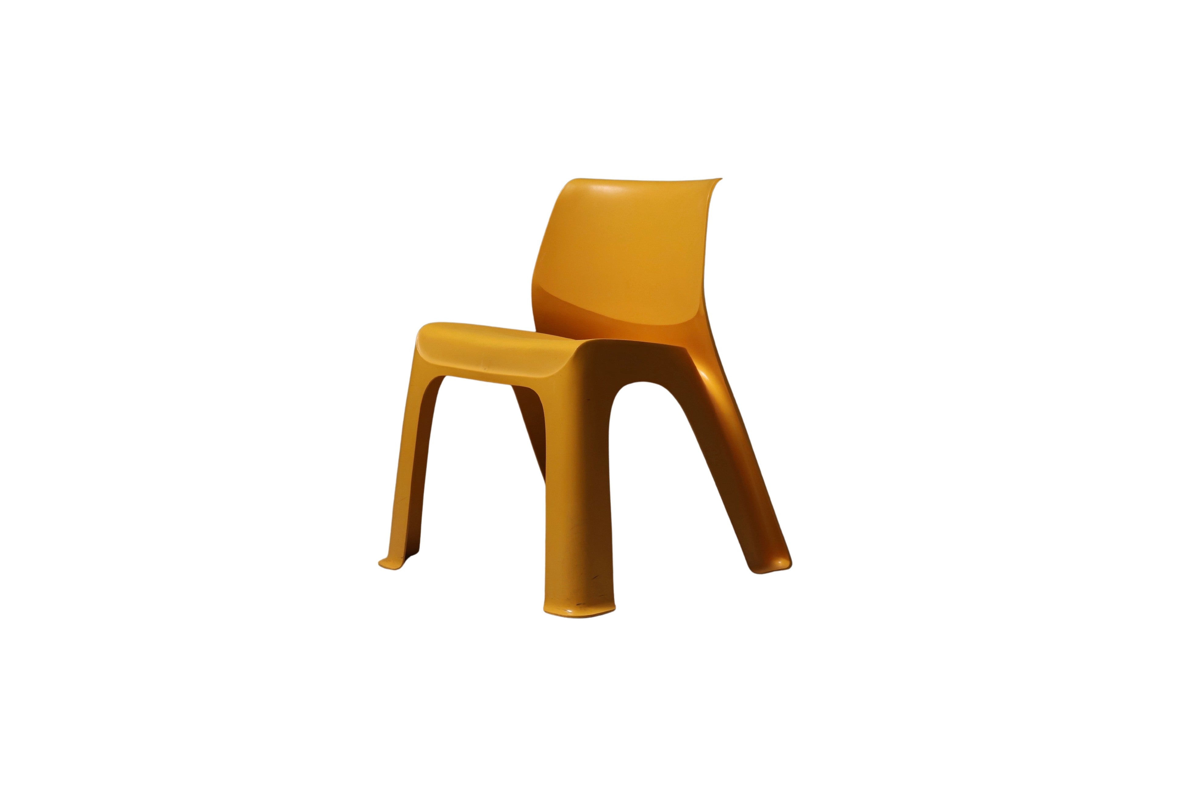 Space_Age_Monobloc_Chair_in_Yellow_ABS_Plastic,_1970s,_Europe