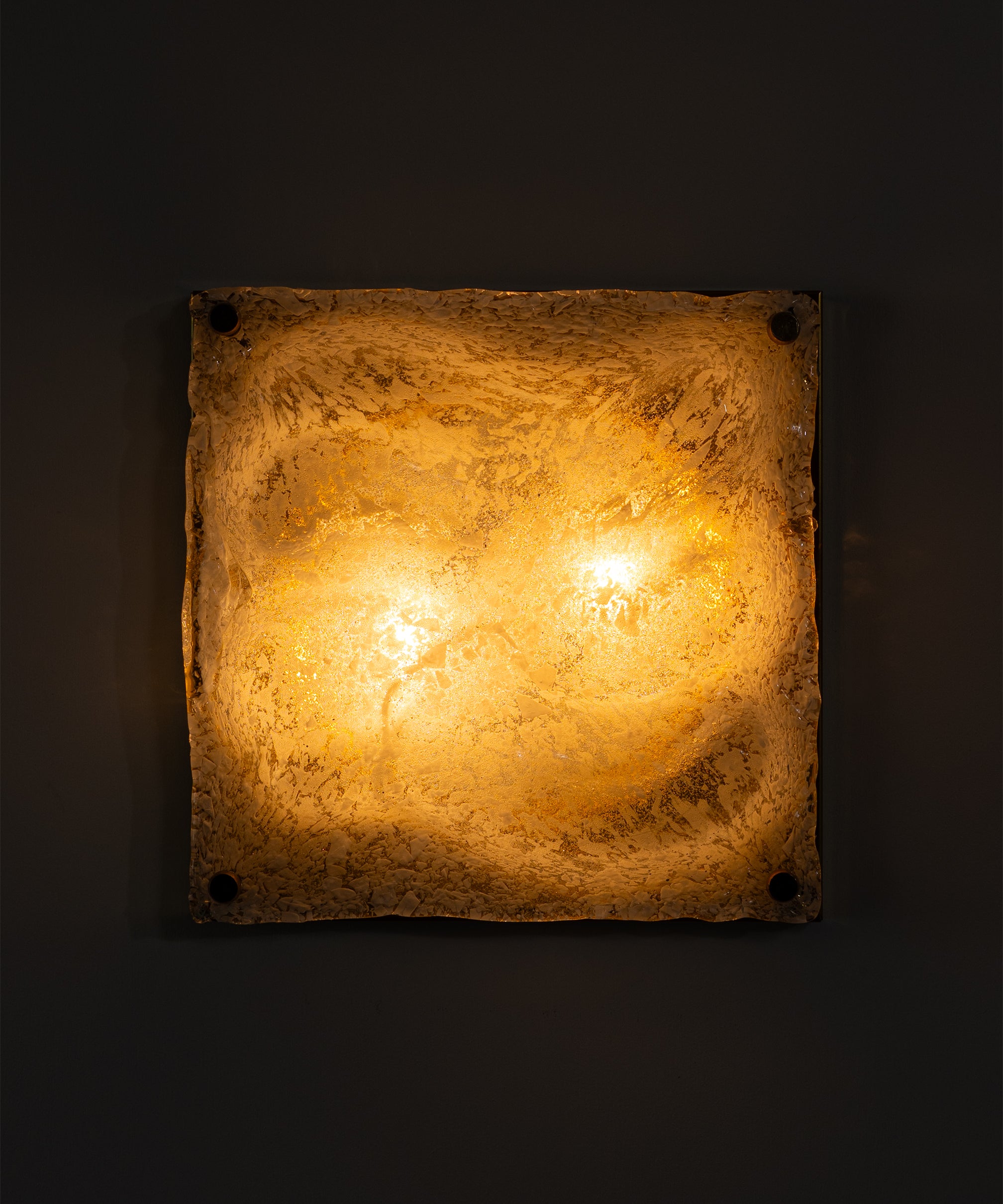Sculptural_Murano_Glass_Wave_Wall_Lamp_with_Brass_Backplate,_Italy