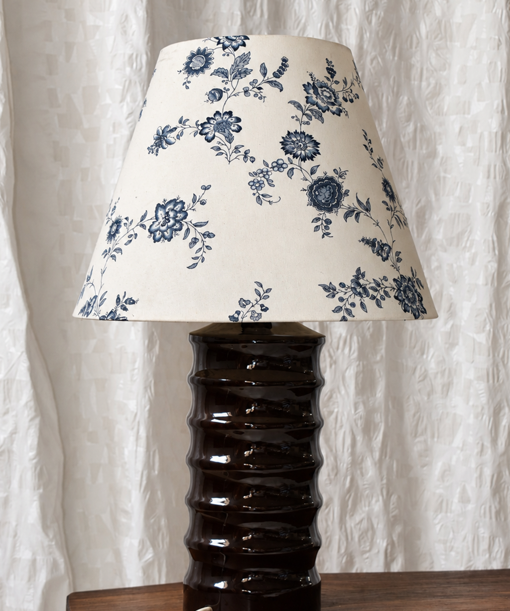 Hungarian_Modernist_Sculptural_Ceramic_Table_Lamp_in_Dark_Brown_Glaze_with_Original_Label,_1970s