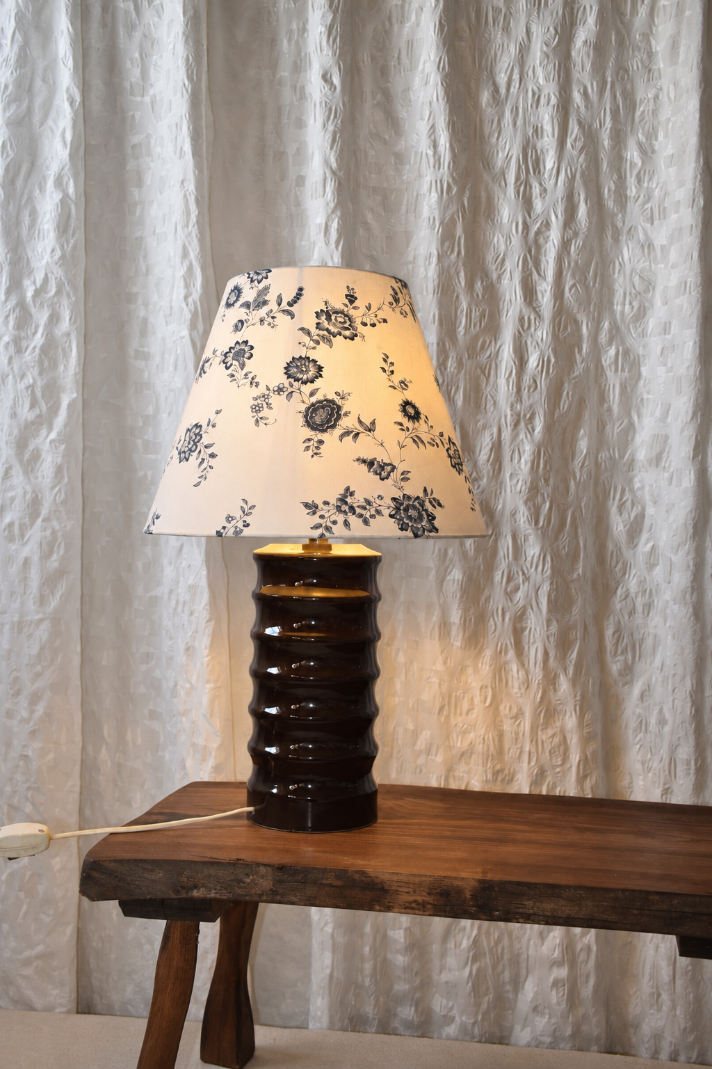 Hungarian_Modernist_Sculptural_Ceramic_Table_Lamp_in_Dark_Brown_Glaze_with_Original_Label,_1970s