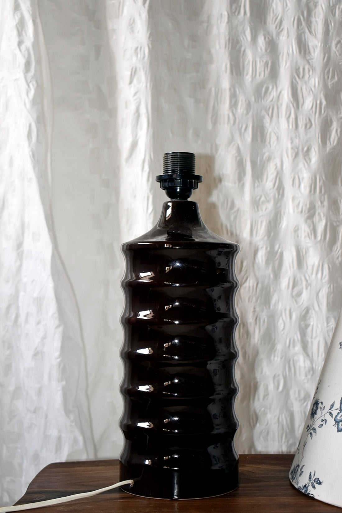 Hungarian_Modernist_Sculptural_Ceramic_Table_Lamp_in_Dark_Brown_Glaze_with_Original_Label,_1970s