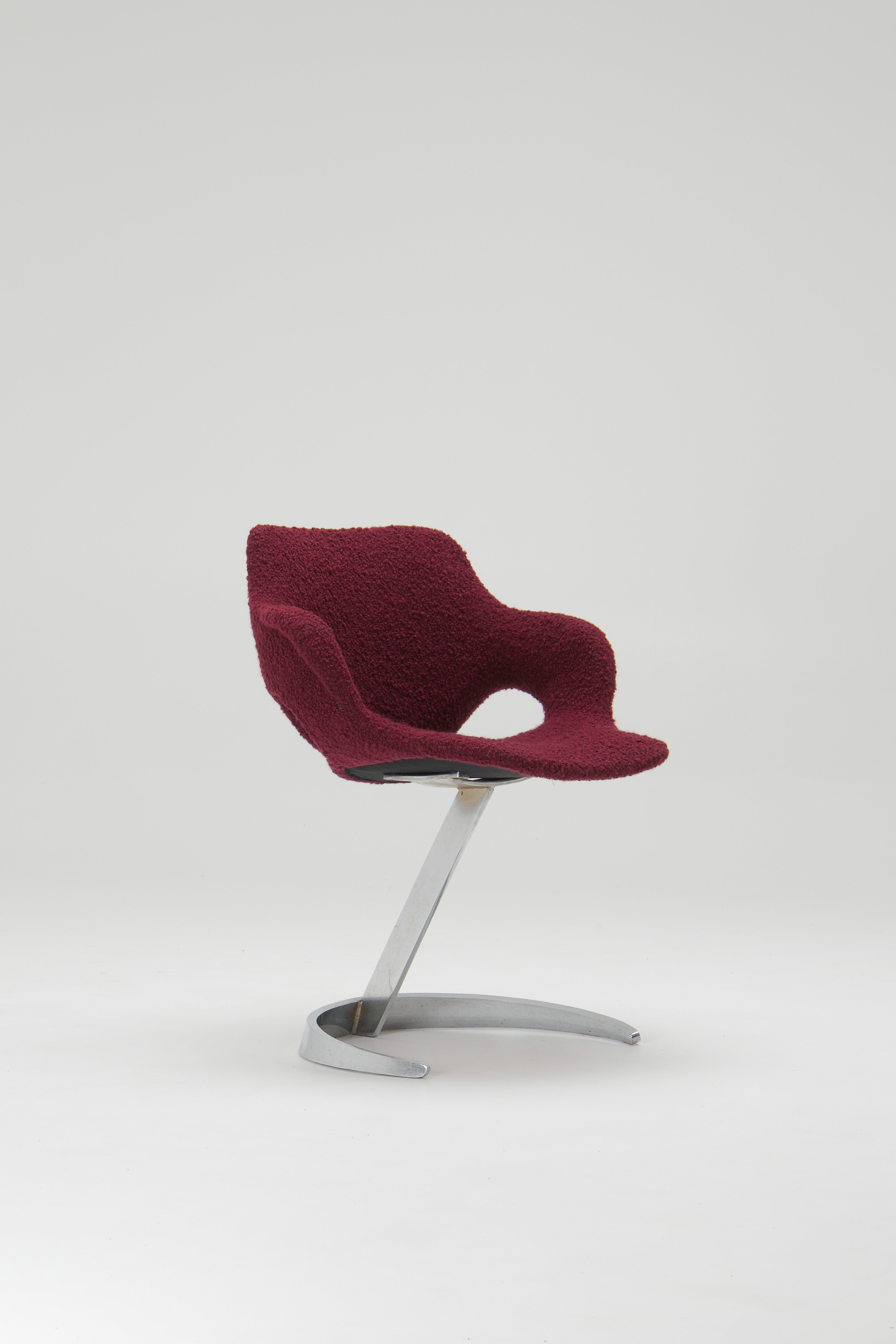 Scimitar_Dining_Set_by_Boris_Tabacoff_for_MMM,_Chrome_and_Bouclé_Dining_Suite,_France,_1971
