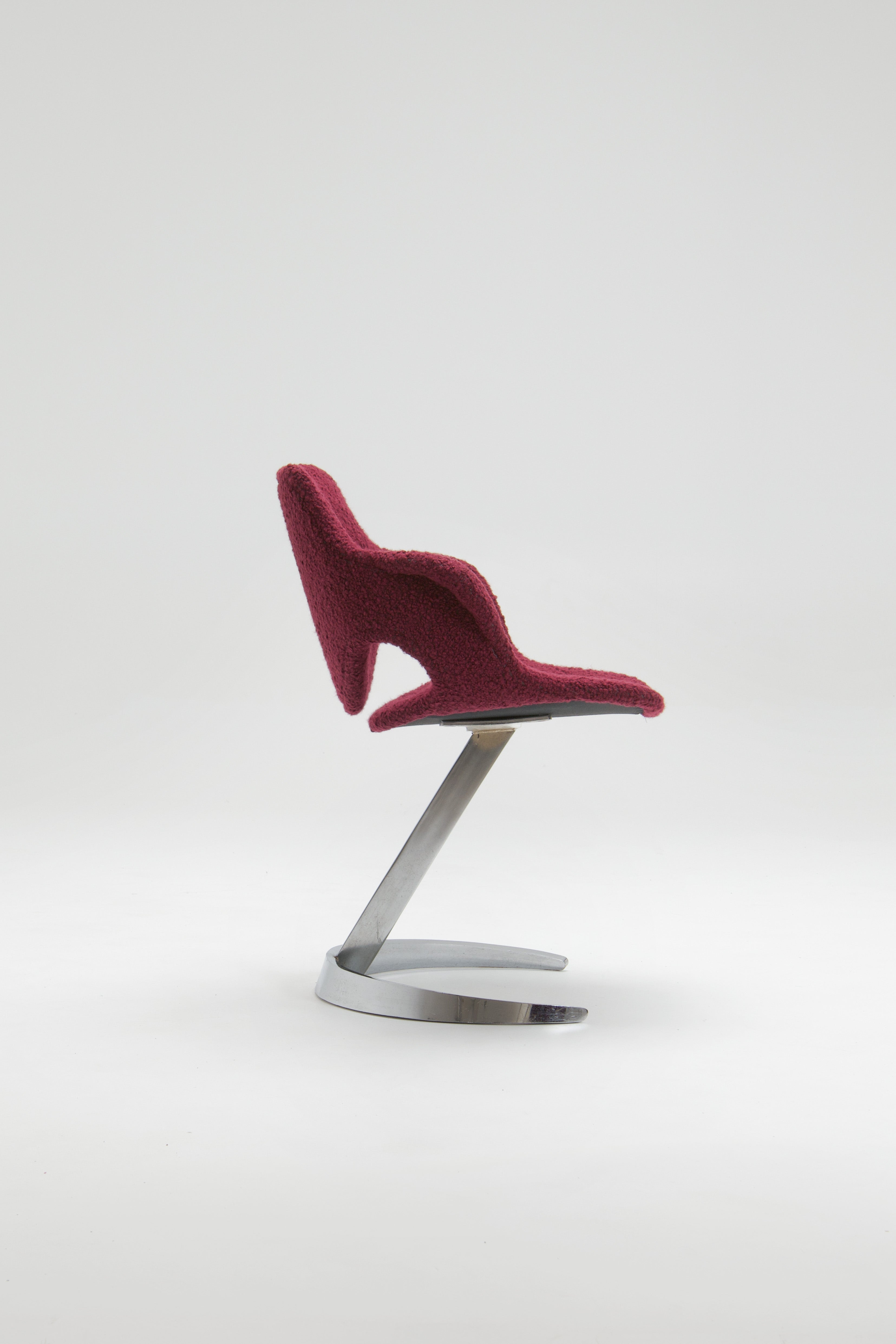 Scimitar_Dining_Set_by_Boris_Tabacoff_for_MMM,_Chrome_and_Bouclé_Dining_Suite,_France,_1971