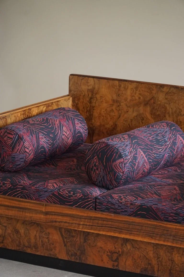 Sculptural_Sofa_in_Nutwood_&_Burl,_Art_Deco,_Swedish_Cabinetmaker,_1940s