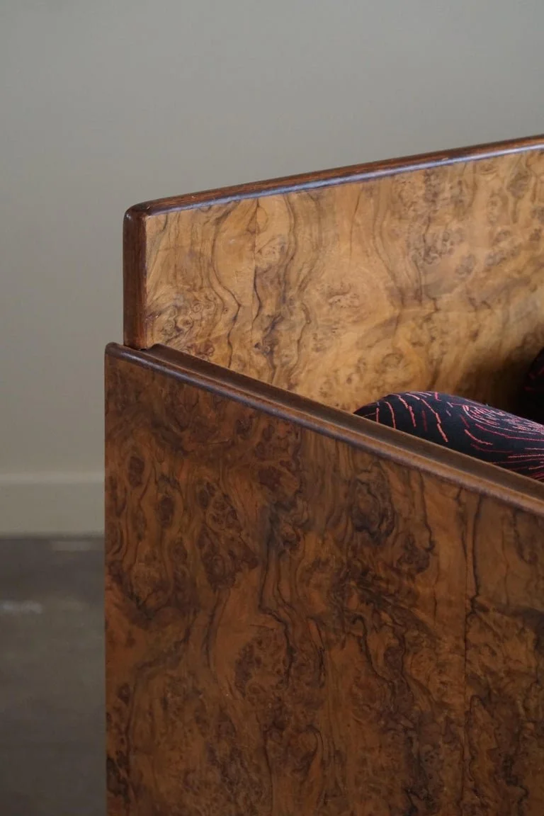 Sculptural_Sofa_in_Nutwood_&_Burl,_Art_Deco,_Swedish_Cabinetmaker,_1940s