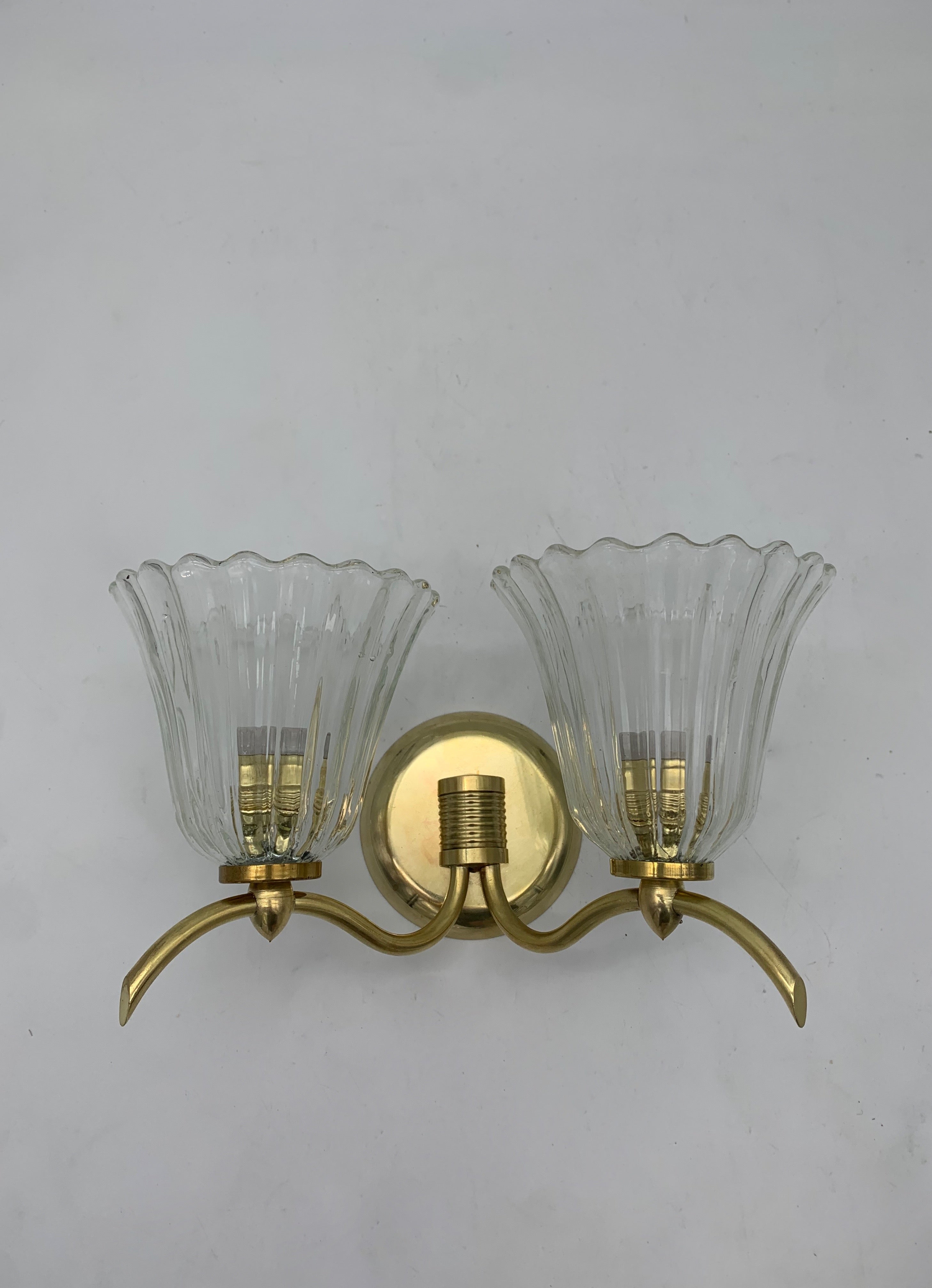 Set_of_2_Seguso_Attributed_Brass_and_Ribbed_Glass_Wall_Sconces,_Italy,_1960s