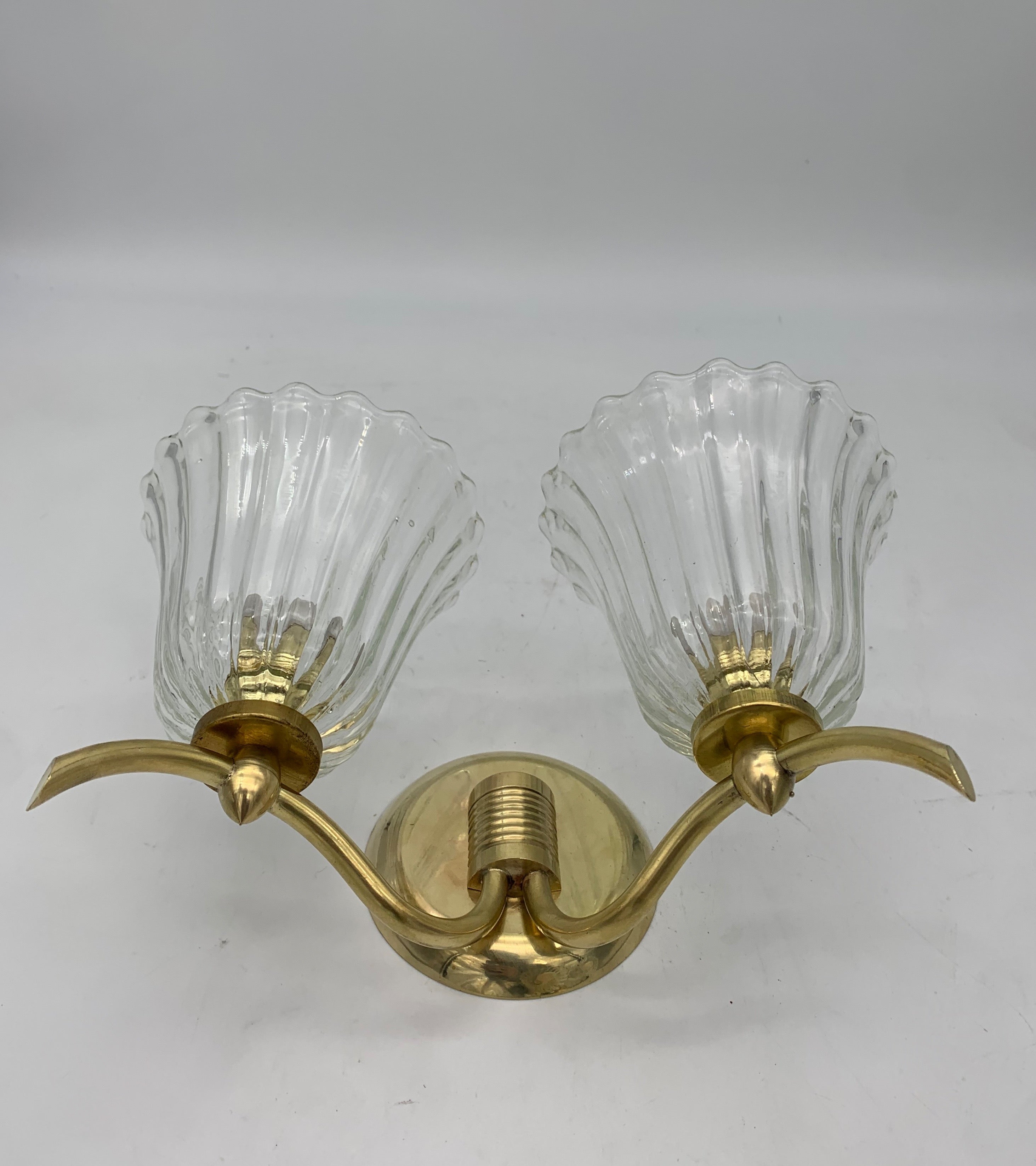 Set_of_2_Seguso_Attributed_Brass_and_Ribbed_Glass_Wall_Sconces,_Italy,_1960s