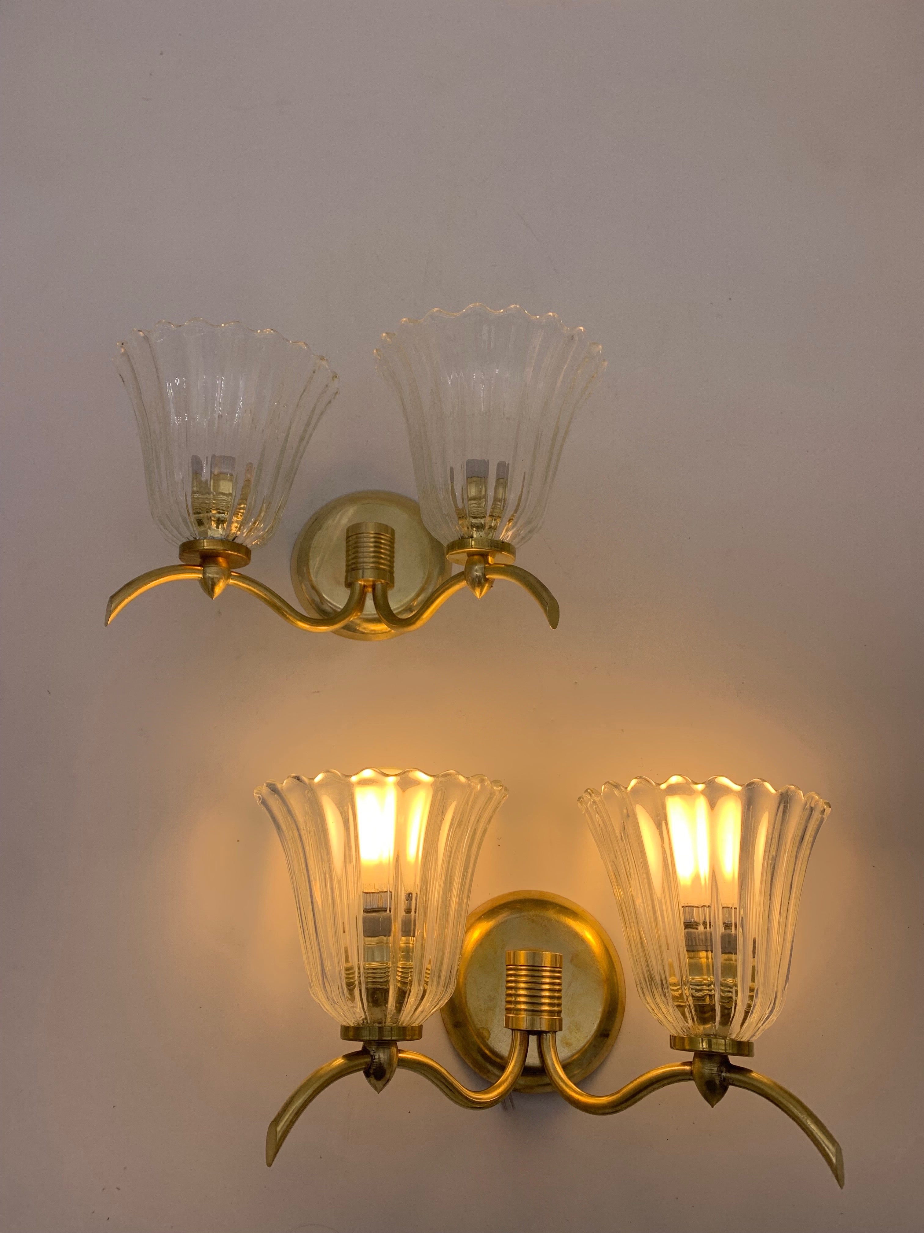 Set_of_2_Seguso_Attributed_Brass_and_Ribbed_Glass_Wall_Sconces,_Italy,_1960s