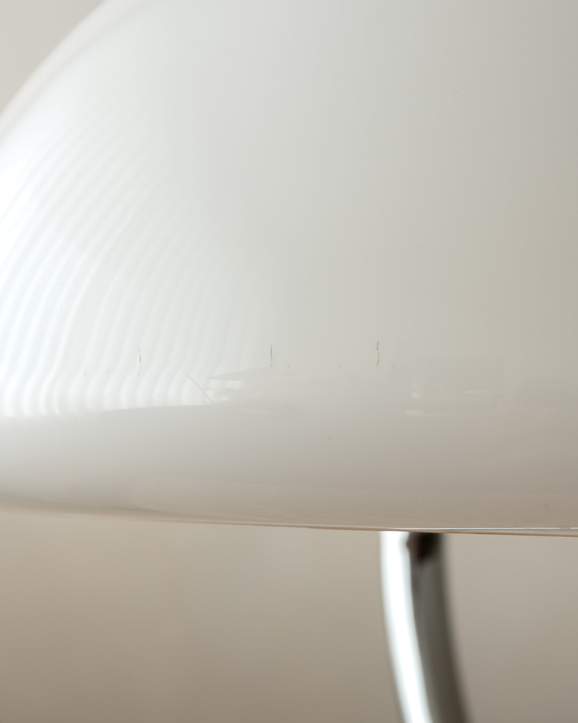 Elio_Martinelli_Serpente_599_Table_Lamp_for_Martinelli_Luce_in_Chrome_and_Opal_Methacrylate,_Italy,_1970s