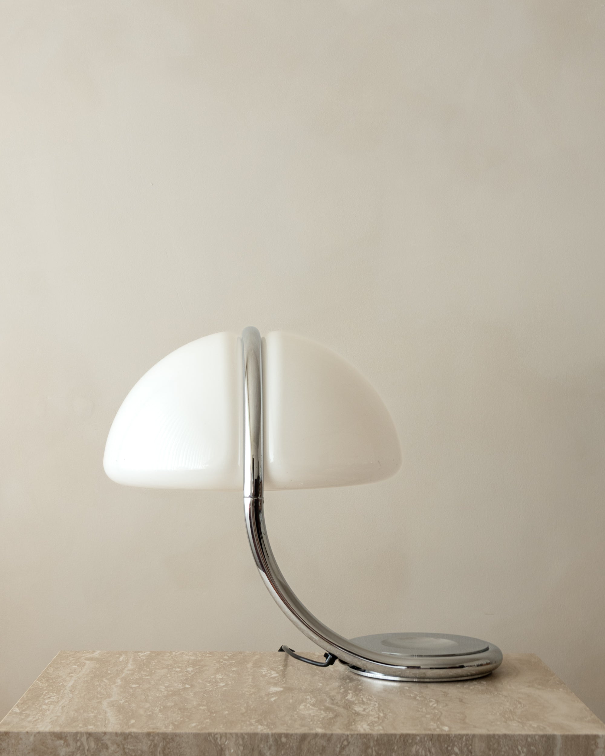 Elio_Martinelli_Serpente_599_Table_Lamp_for_Martinelli_Luce_in_Chrome_and_Opal_Methacrylate,_Italy,_1970s