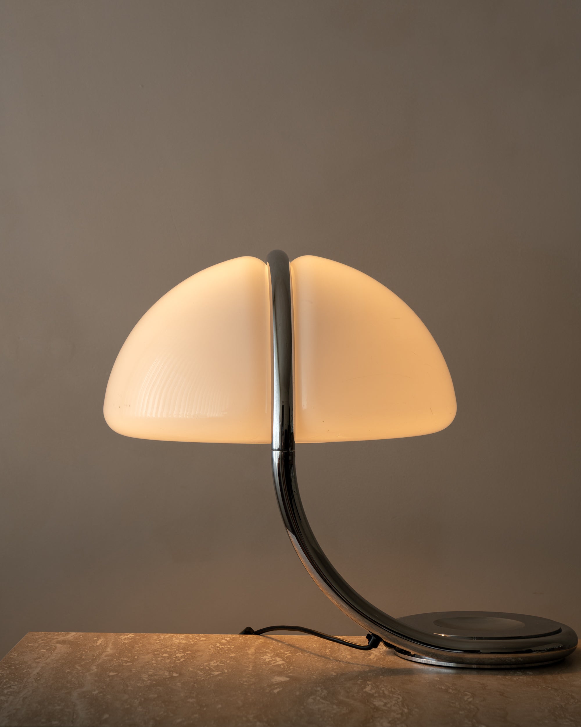 Elio_Martinelli_Serpente_599_Table_Lamp_for_Martinelli_Luce_in_Chrome_and_Opal_Methacrylate,_Italy,_1970s
