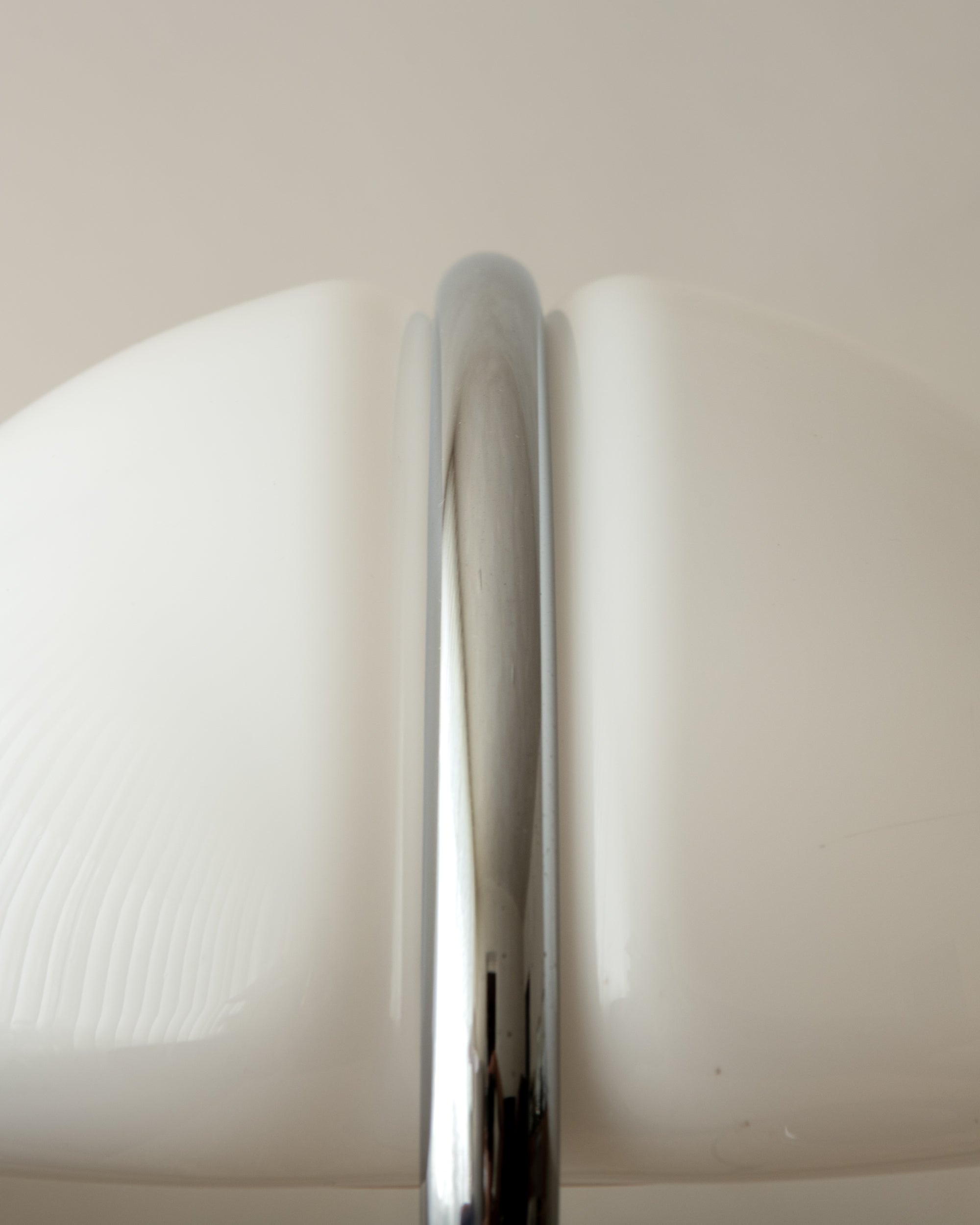 Elio_Martinelli_Serpente_599_Table_Lamp_for_Martinelli_Luce_in_Chrome_and_Opal_Methacrylate,_Italy,_1970s