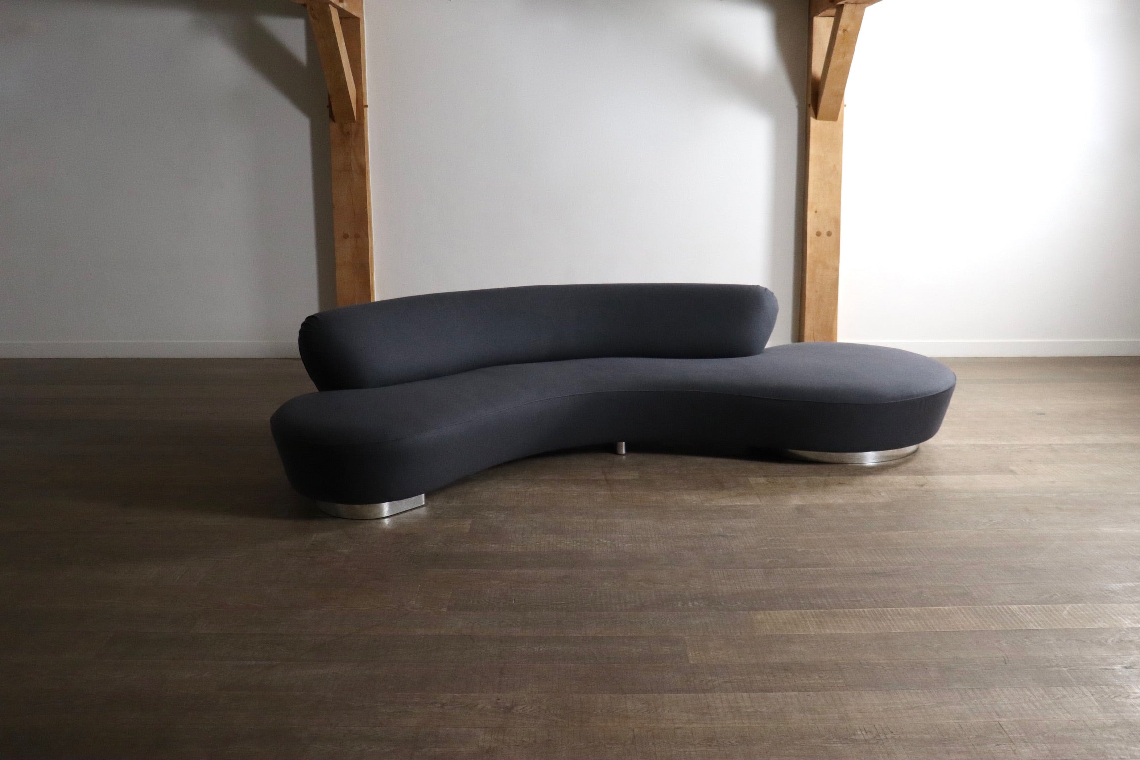 Serpentine_Sofa_by_Vladimir_Kagan_for_Directional,_Organic_Modern_Design,_USA,_1999