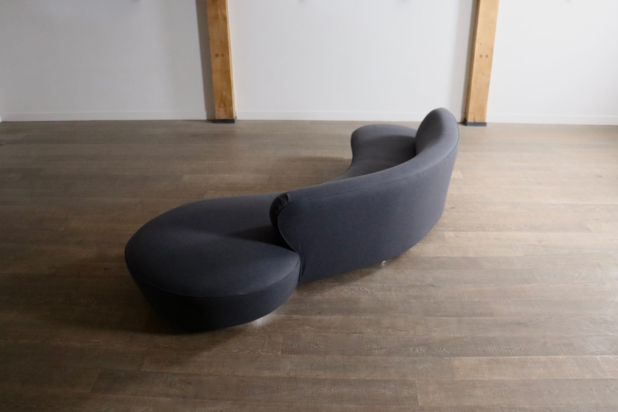 Serpentine_Sofa_by_Vladimir_Kagan_for_Directional,_Organic_Modern_Design,_USA,_1999