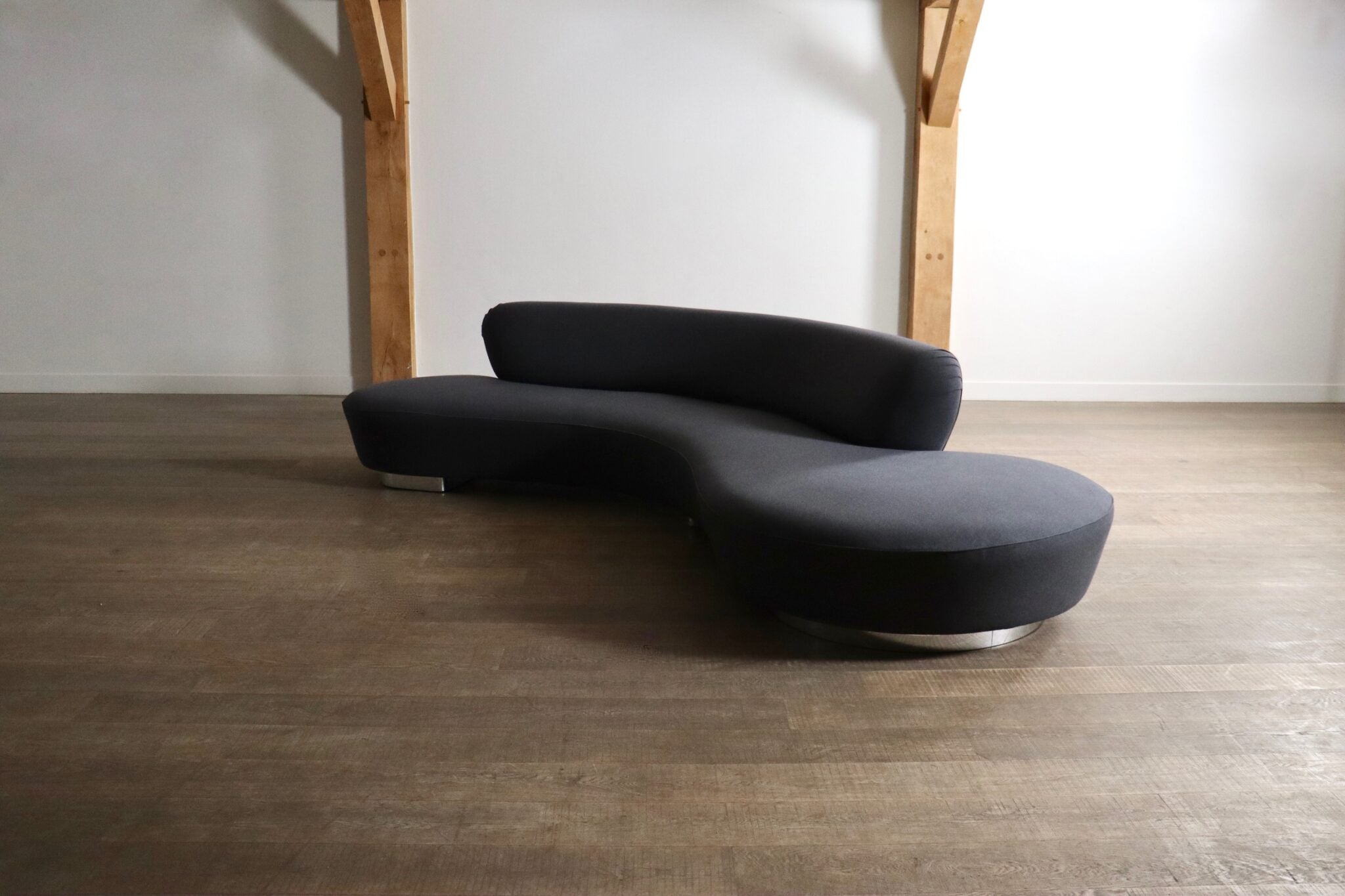 Serpentine_Sofa_by_Vladimir_Kagan_for_Directional,_Organic_Modern_Design,_USA,_1999