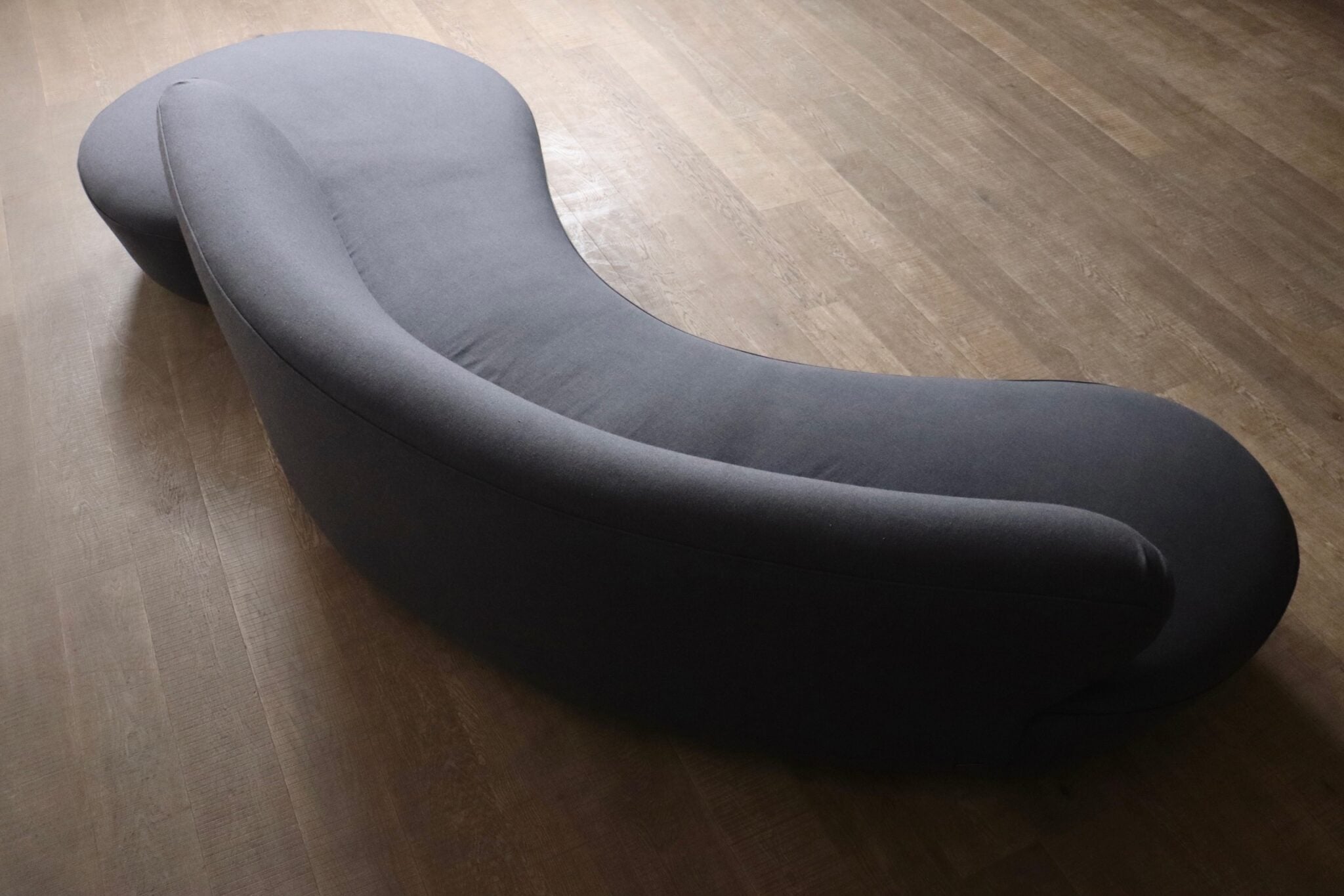 Serpentine_Sofa_by_Vladimir_Kagan_for_Directional,_Organic_Modern_Design,_USA,_1999
