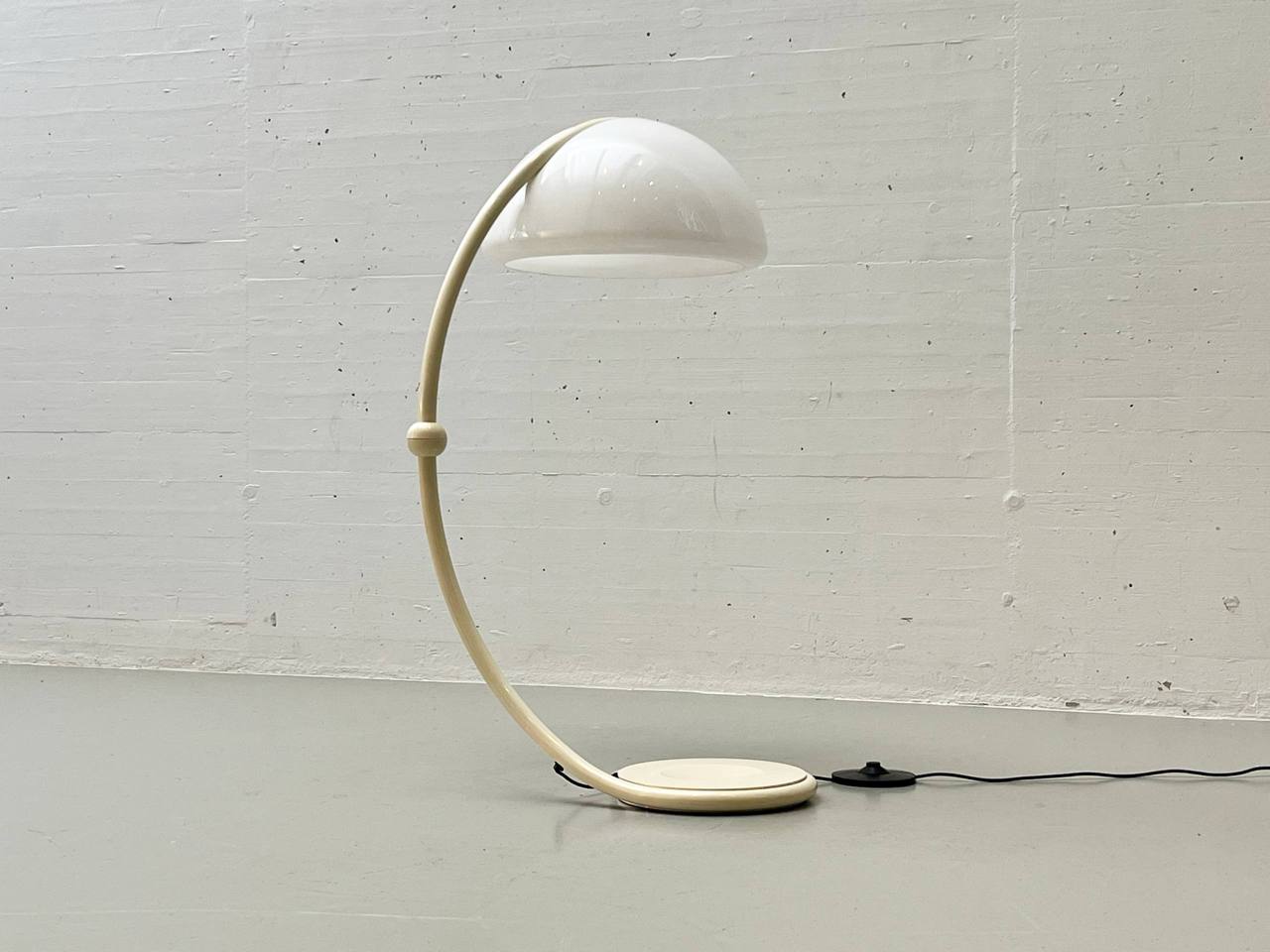 Set_of_2_Serpente_&_Cobra_lamps_by_Elio_Martinelli_for_Martinelli_Luce,_1960s