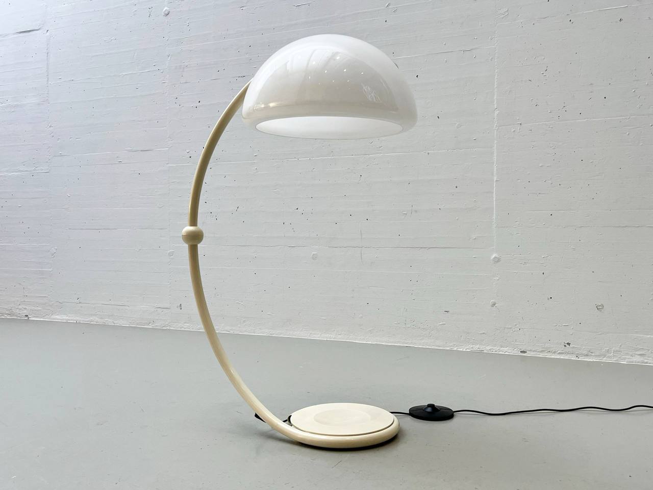 Set_of_2_Serpente_&_Cobra_lamps_by_Elio_Martinelli_for_Martinelli_Luce,_1960s