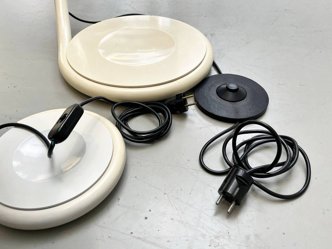 Set_of_2_Serpente_&_Cobra_lamps_by_Elio_Martinelli_for_Martinelli_Luce,_1960s
