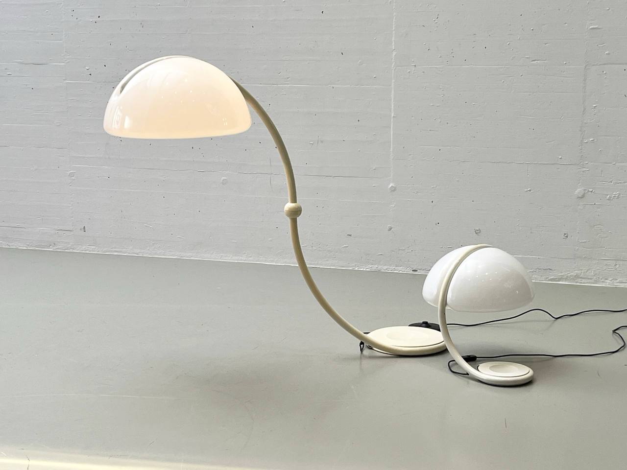Set_of_2_Serpente_&_Cobra_lamps_by_Elio_Martinelli_for_Martinelli_Luce,_1960s
