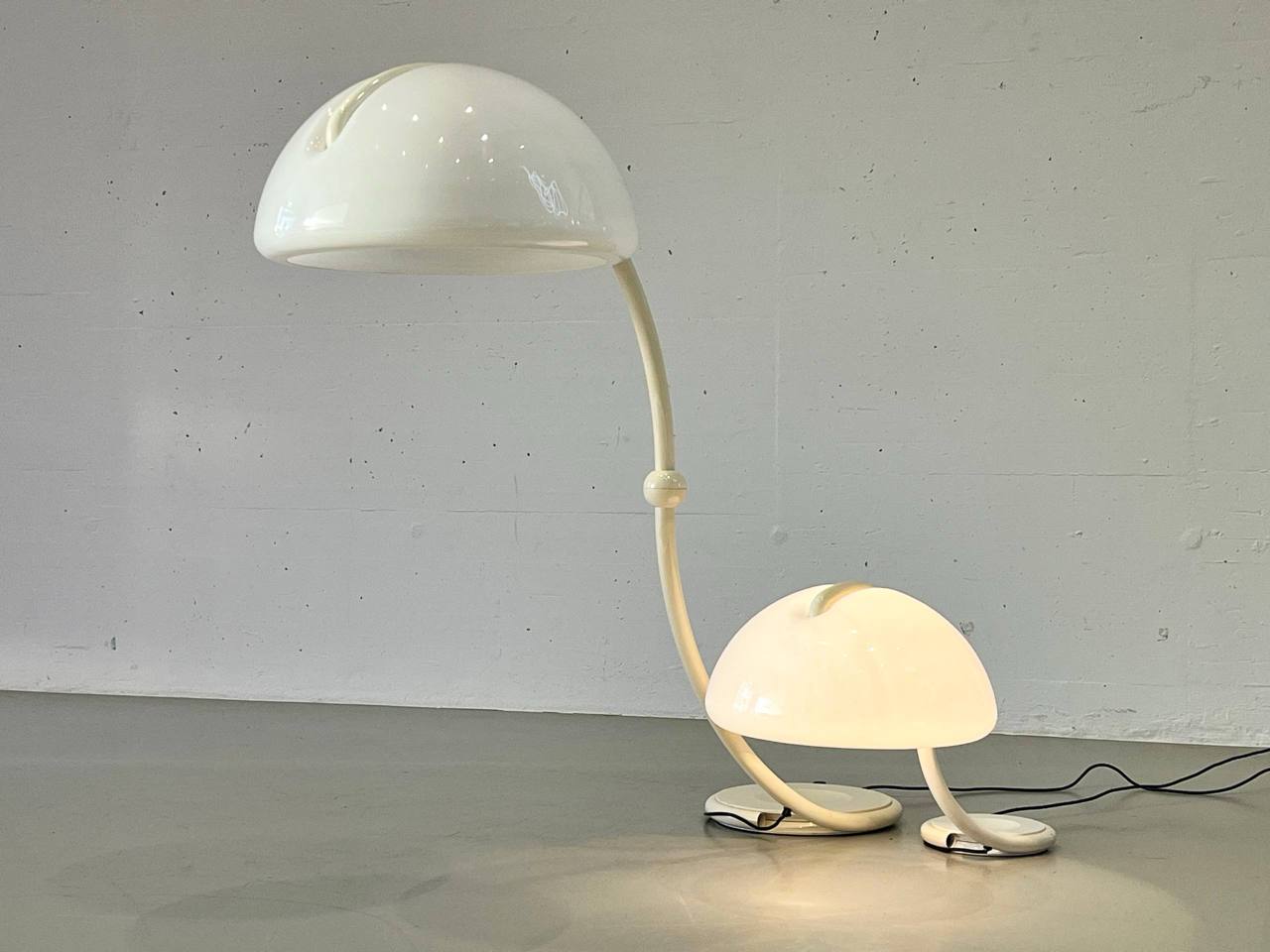 Set_of_2_Serpente_&_Cobra_lamps_by_Elio_Martinelli_for_Martinelli_Luce,_1960s