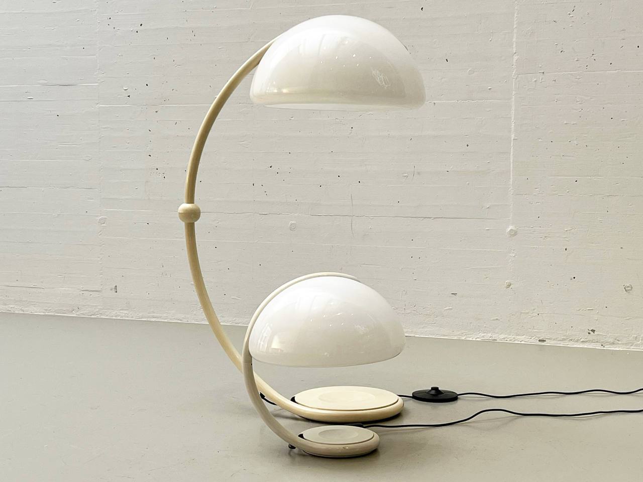 Set_of_2_Serpente_&_Cobra_lamps_by_Elio_Martinelli_for_Martinelli_Luce,_1960s