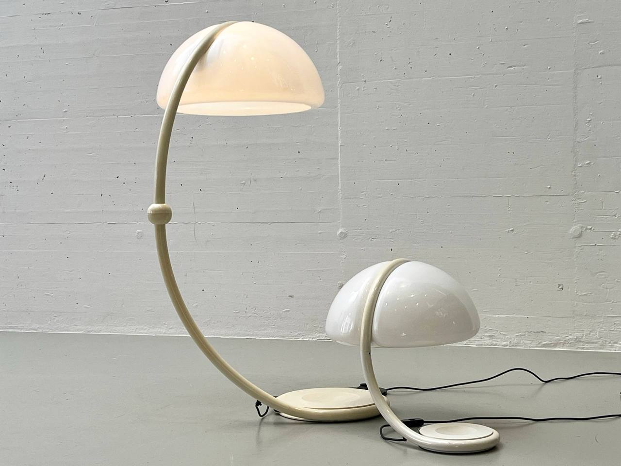 Set_of_2_Serpente_&_Cobra_lamps_by_Elio_Martinelli_for_Martinelli_Luce,_1960s