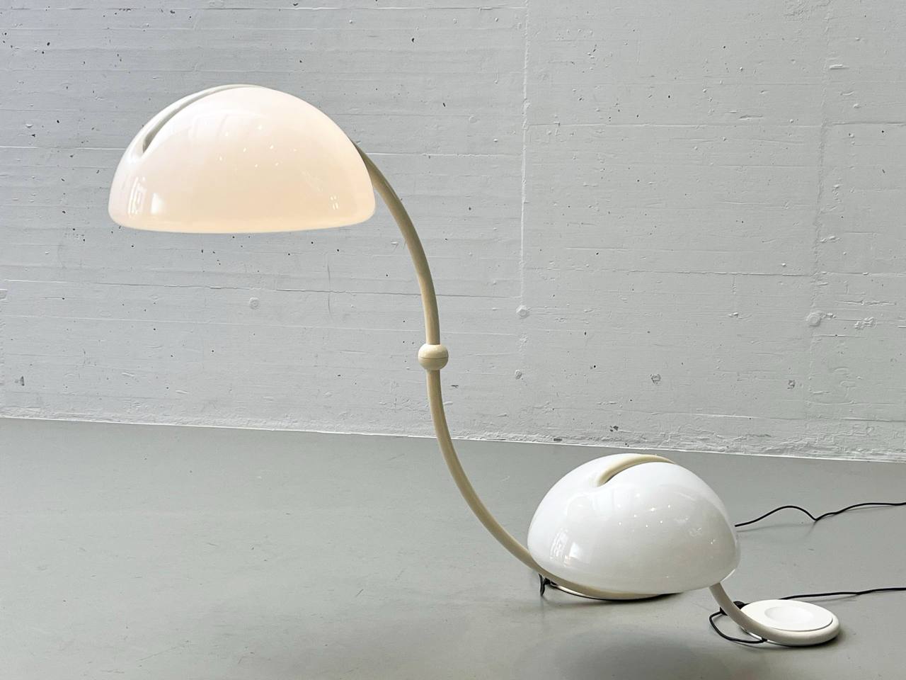Set_of_2_Serpente_&_Cobra_lamps_by_Elio_Martinelli_for_Martinelli_Luce,_1960s