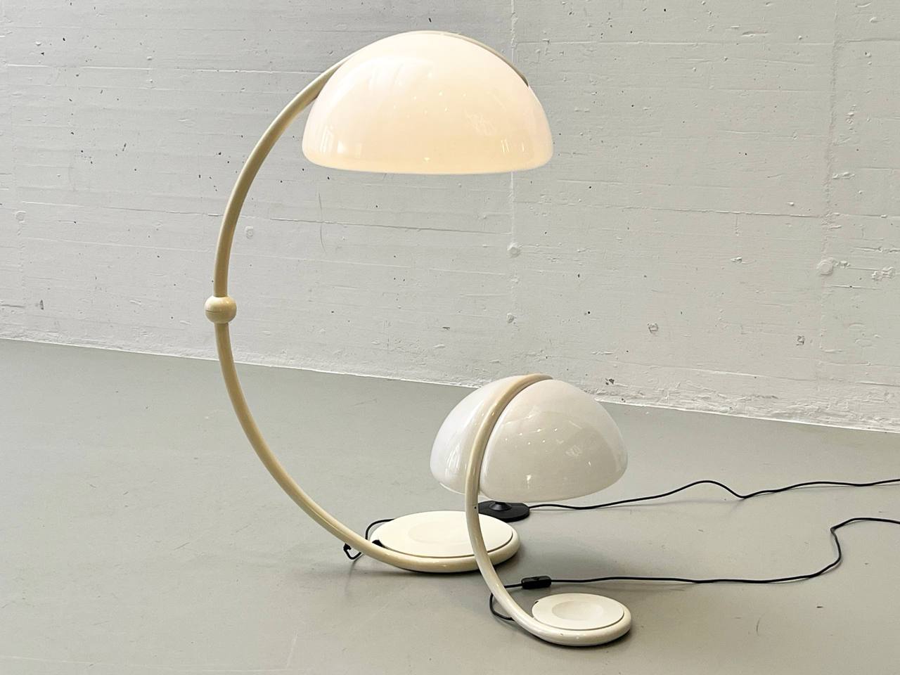 Set_of_2_Serpente_&_Cobra_lamps_by_Elio_Martinelli_for_Martinelli_Luce,_1960s